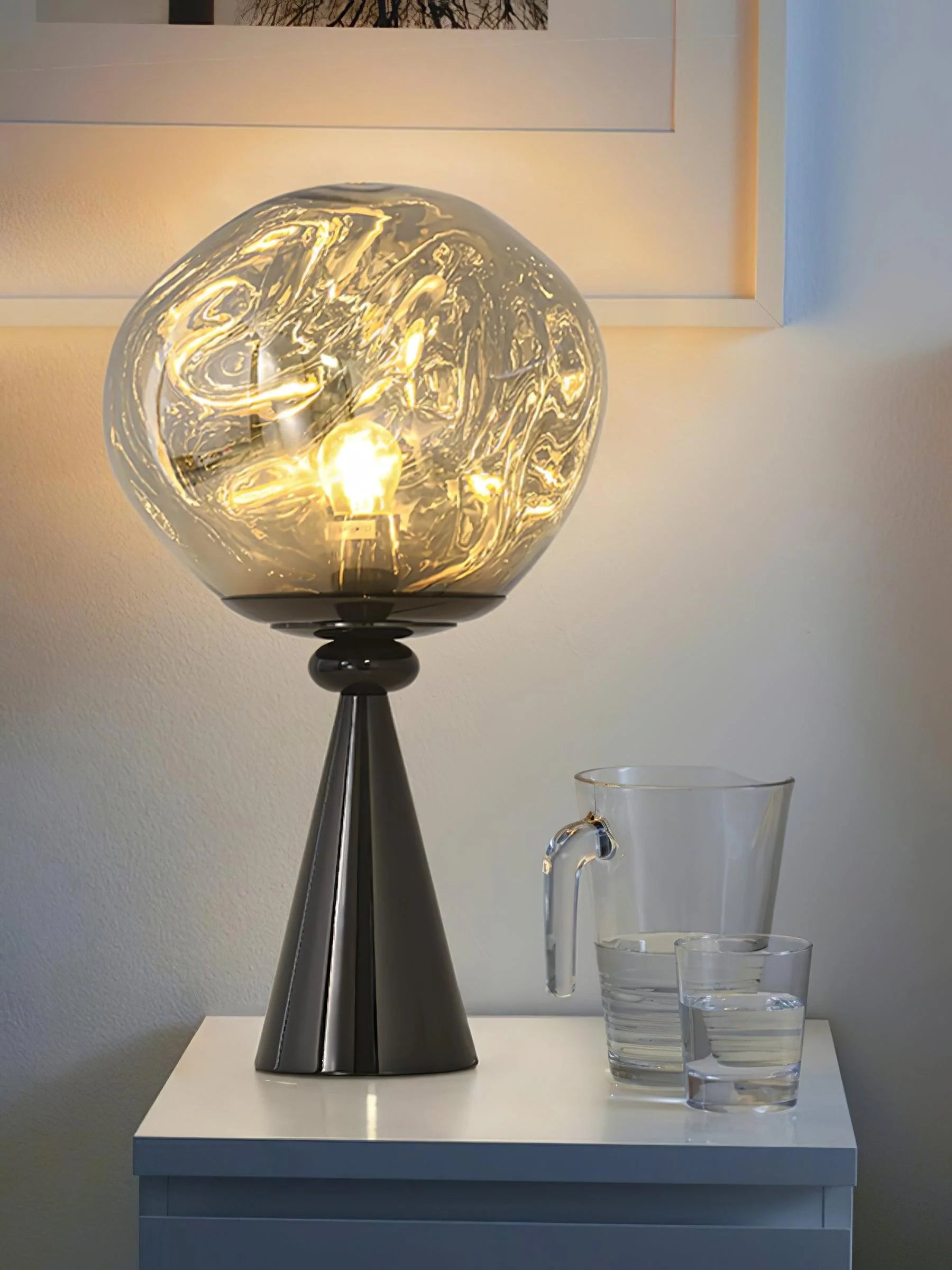 Lámpara de Mesa Lava Dorada Moderna, Efecto Óptico, Diámetro 28/38 cm, Acabado en Cromo y Negro, Ideal para Mesita de Noche 8