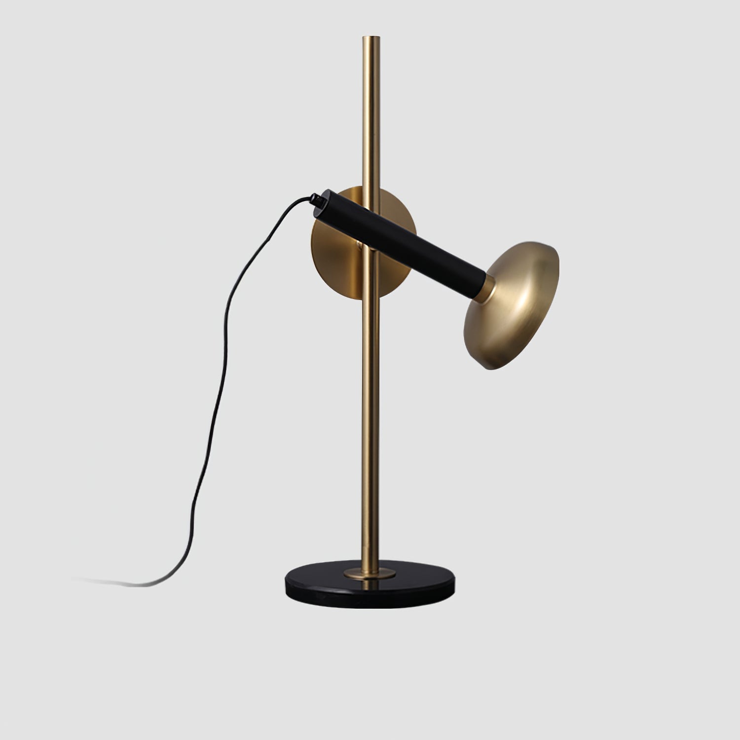 Lámpara de Mesa Marquina con Pantalla Dorada y Estructura Negra – Ideal para Escritorios y Mesitas de Noche 0