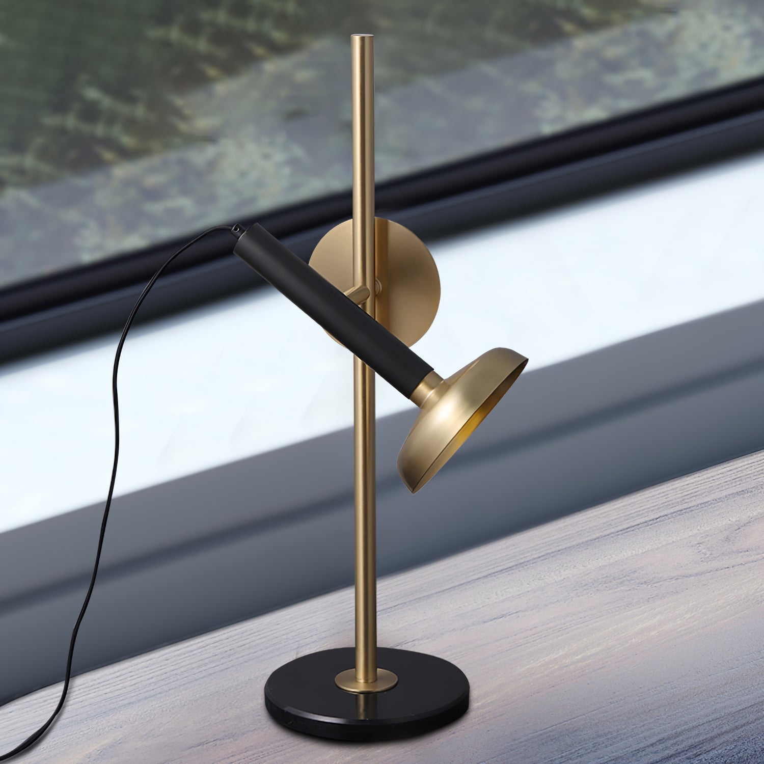 Lámpara de Mesa Marquina con Pantalla Dorada y Estructura Negra – Ideal para Escritorios y Mesitas de Noche 2