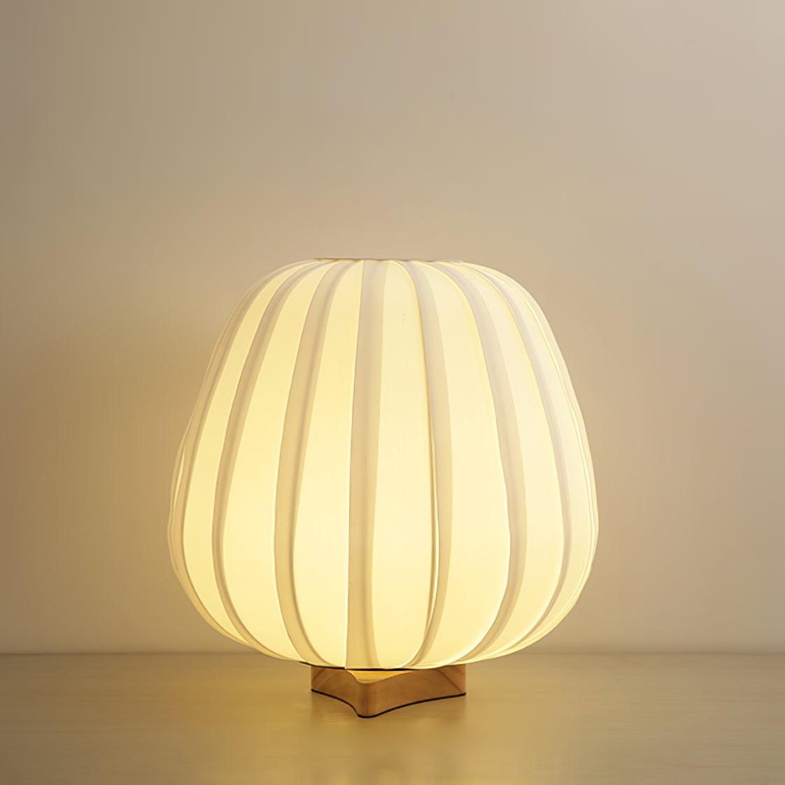 Lámpara de Mesa Minimalista de Tela con Base de Madera – Diseño Moderno para Iluminar Tu Hogar 0