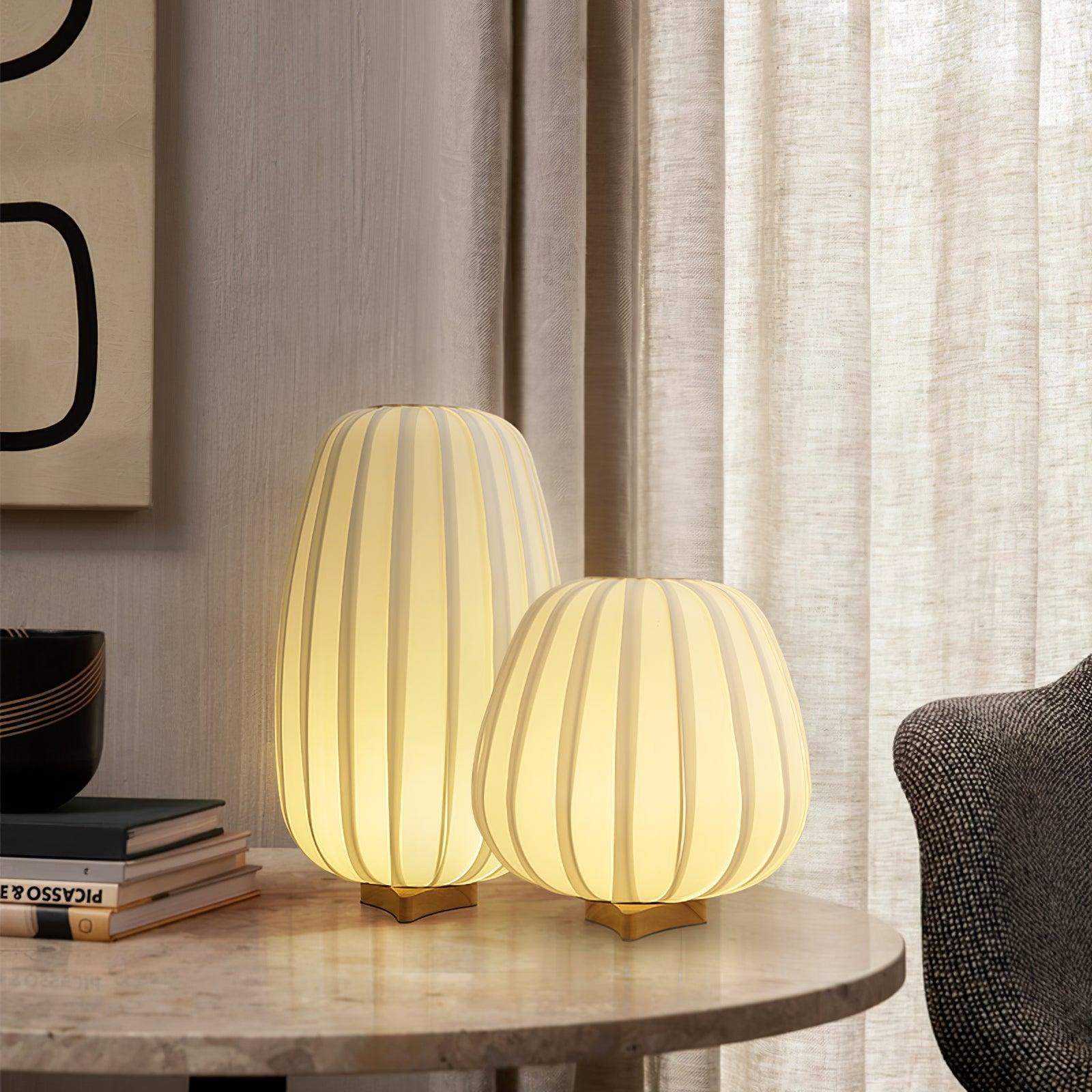 Lámpara de Mesa Minimalista de Tela con Base de Madera – Diseño Moderno para Iluminar Tu Hogar 4
