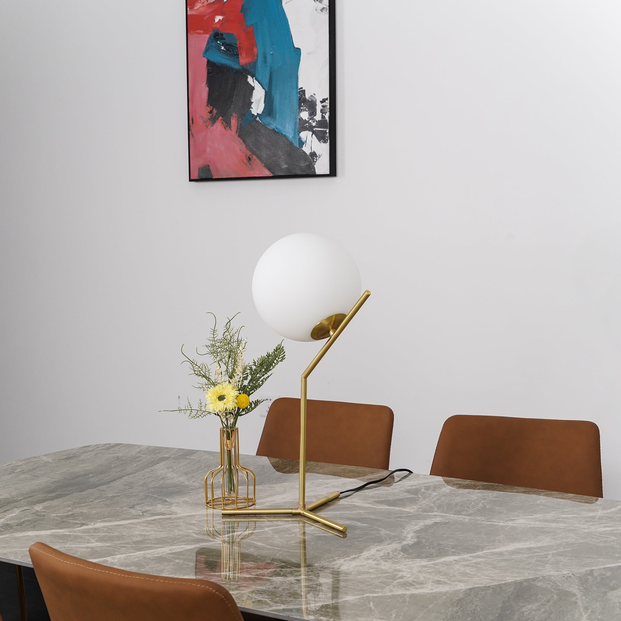 Lámpara de Mesa Moderna IC Lights con Base de Latón y Pantalla de Vidrio Blanco – Tamaño Estándar 3