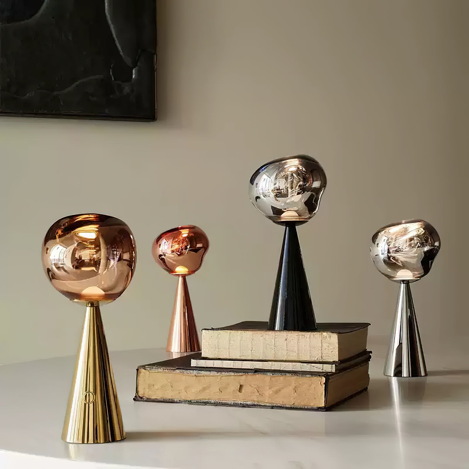 Lámpara de Mesa Moderna Lava Charge con Base de Metal, Pantalla de Acrílico y Puerto USB – Ideal para Decoración Interior 2