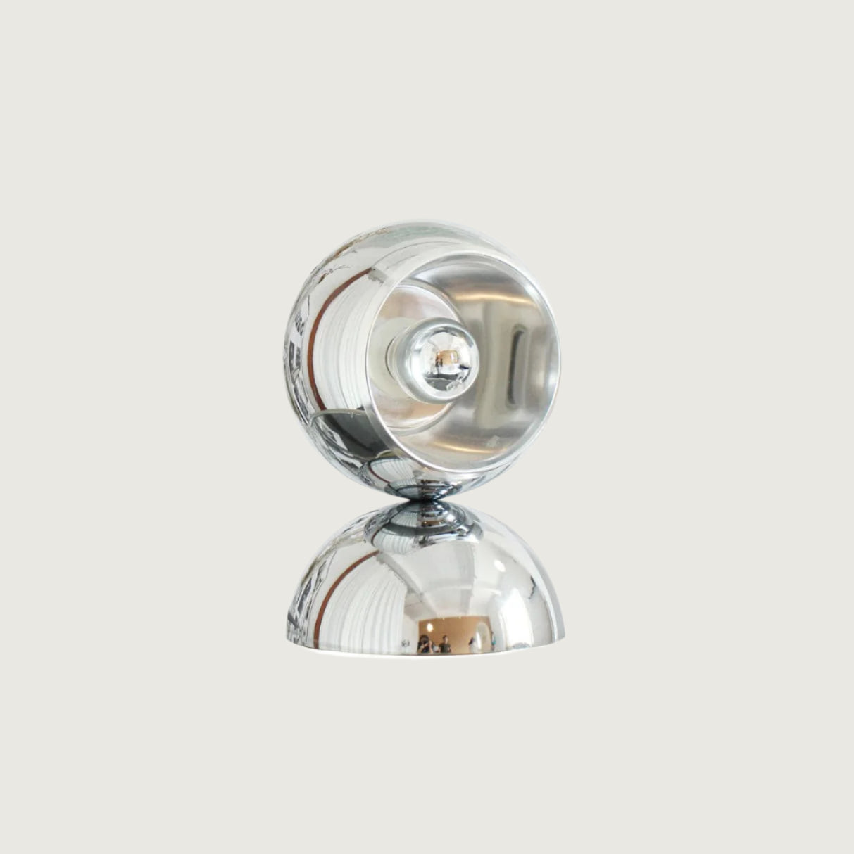 Lámpara de Mesa Moderna Mickey con Diseño Elegante y Base E26/E27 - Ideal para Interiores 0