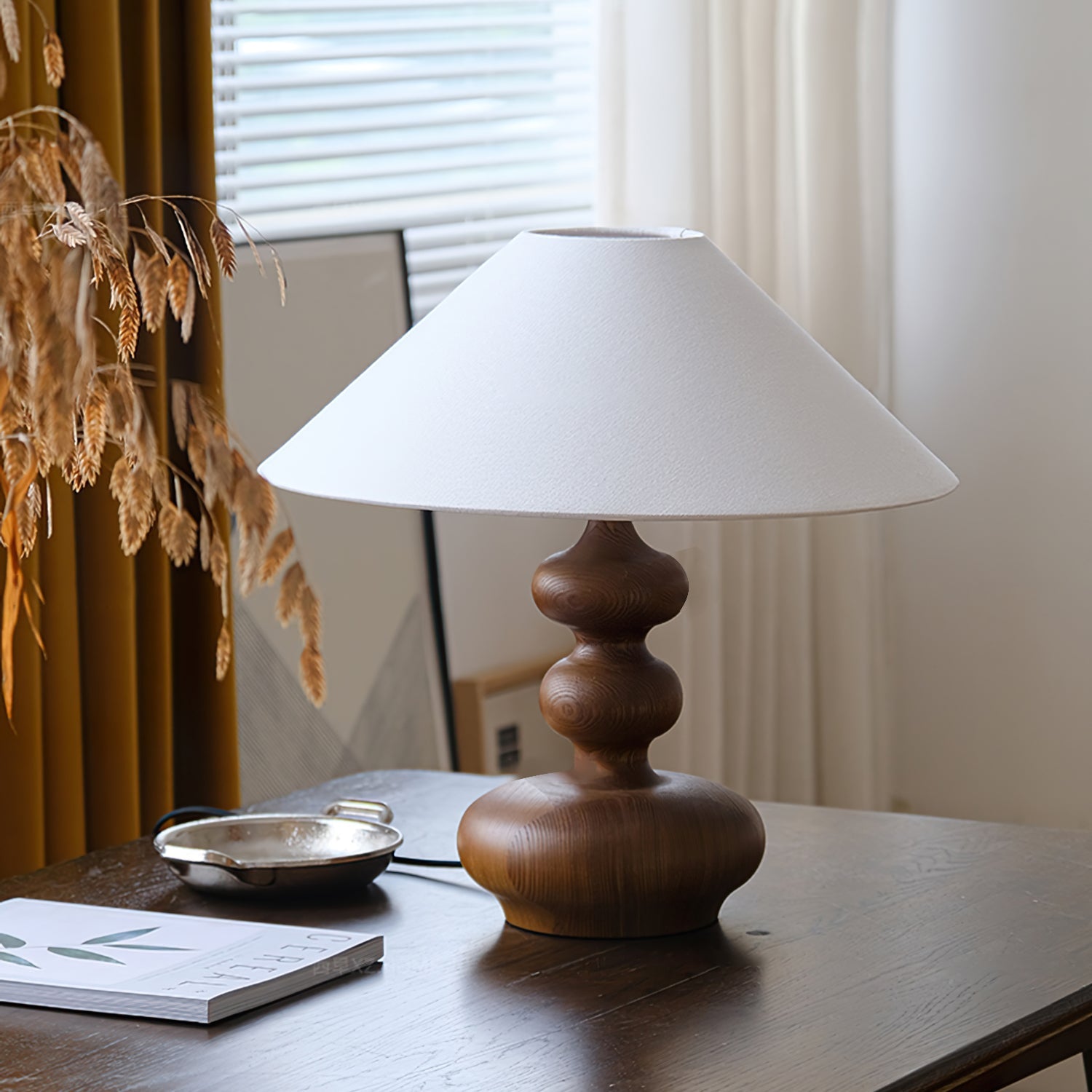 Lámpara de Mesa Moderna con Base de Madera y Pantalla de Tela – Diseño Vintage 3