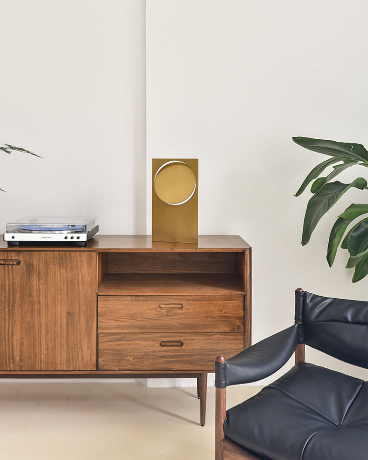 Lámpara de Mesa Moderna con Diseño Minimalista y LED Integrado – Acabado en Aluminio y Metal 6