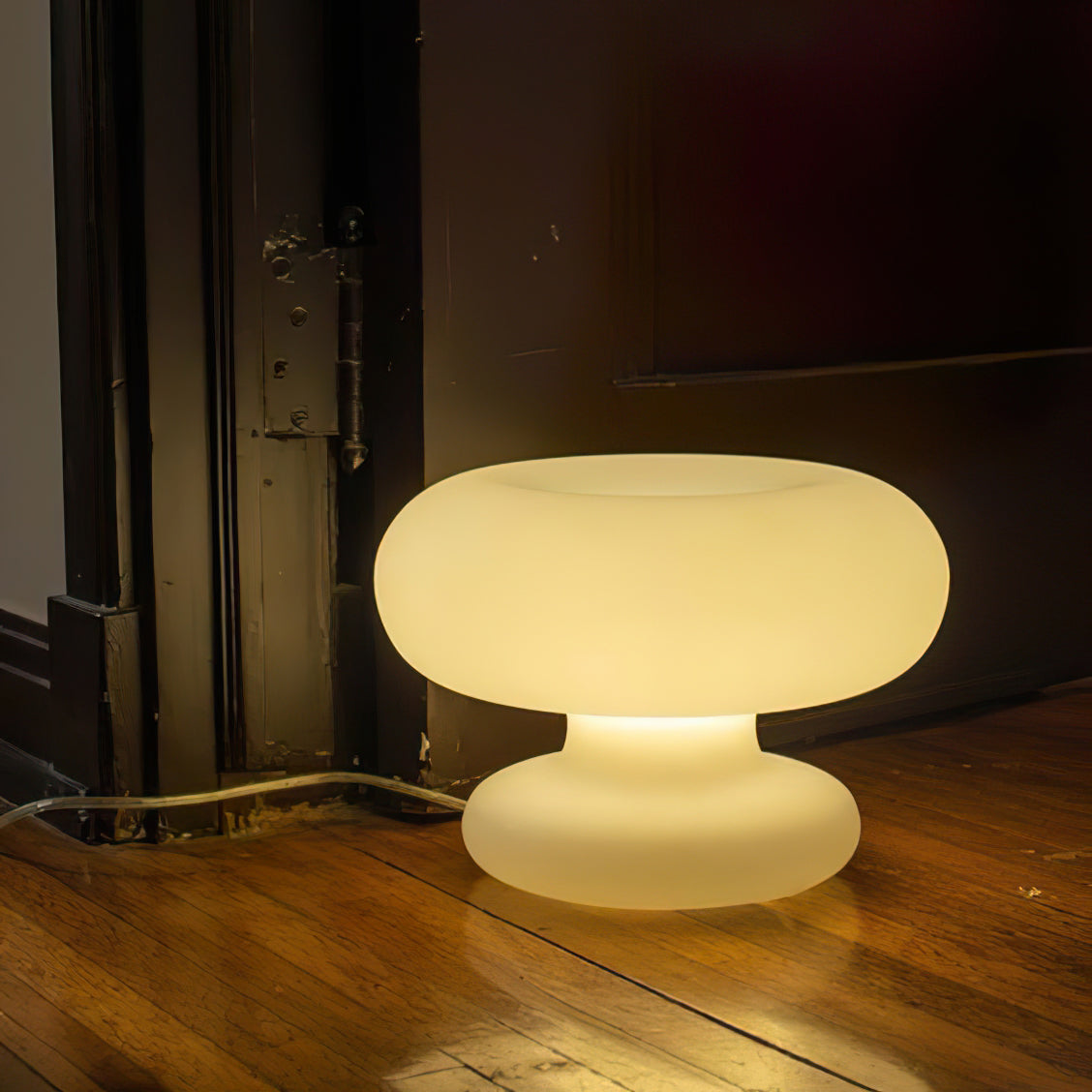 Lámpara de Mesa Moderna con Diseño en Forma de Donut - Vidrio Esmerilado y Estructura Redonda 3