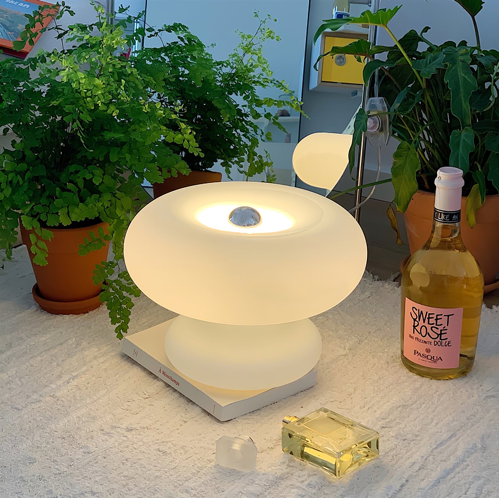 Lámpara de Mesa Moderna con Diseño en Forma de Donut - Vidrio Esmerilado y Estructura Redonda 5
