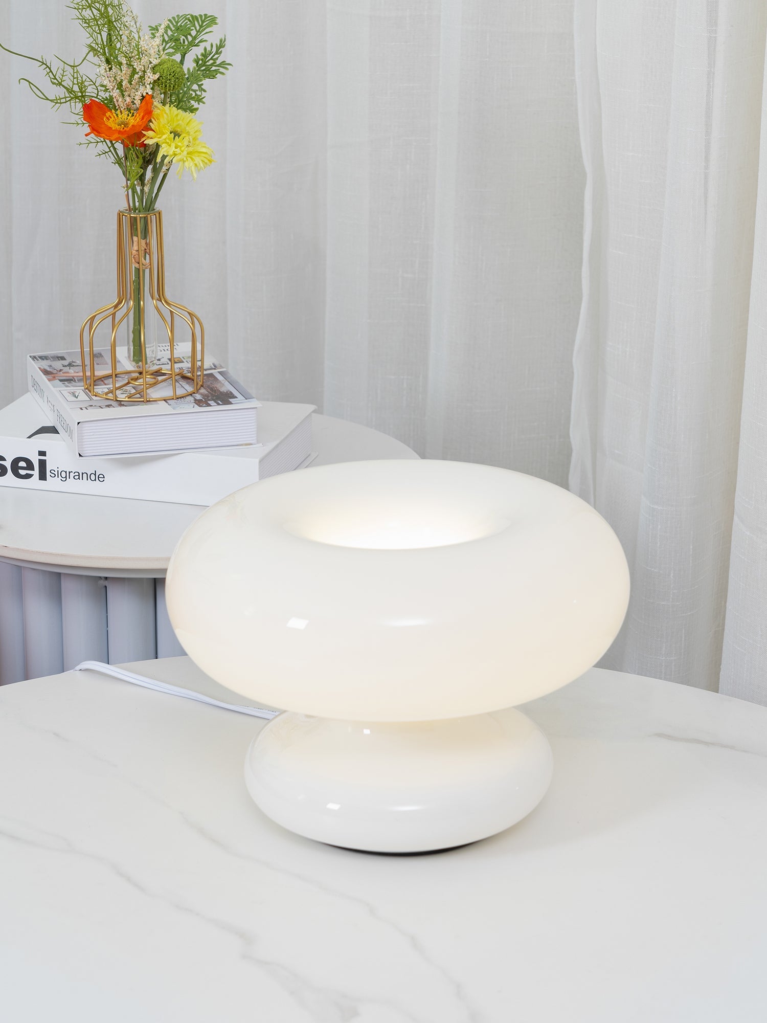 Lámpara de Mesa Moderna con Diseño en Forma de Donut - Vidrio Esmerilado y Estructura Redonda 7