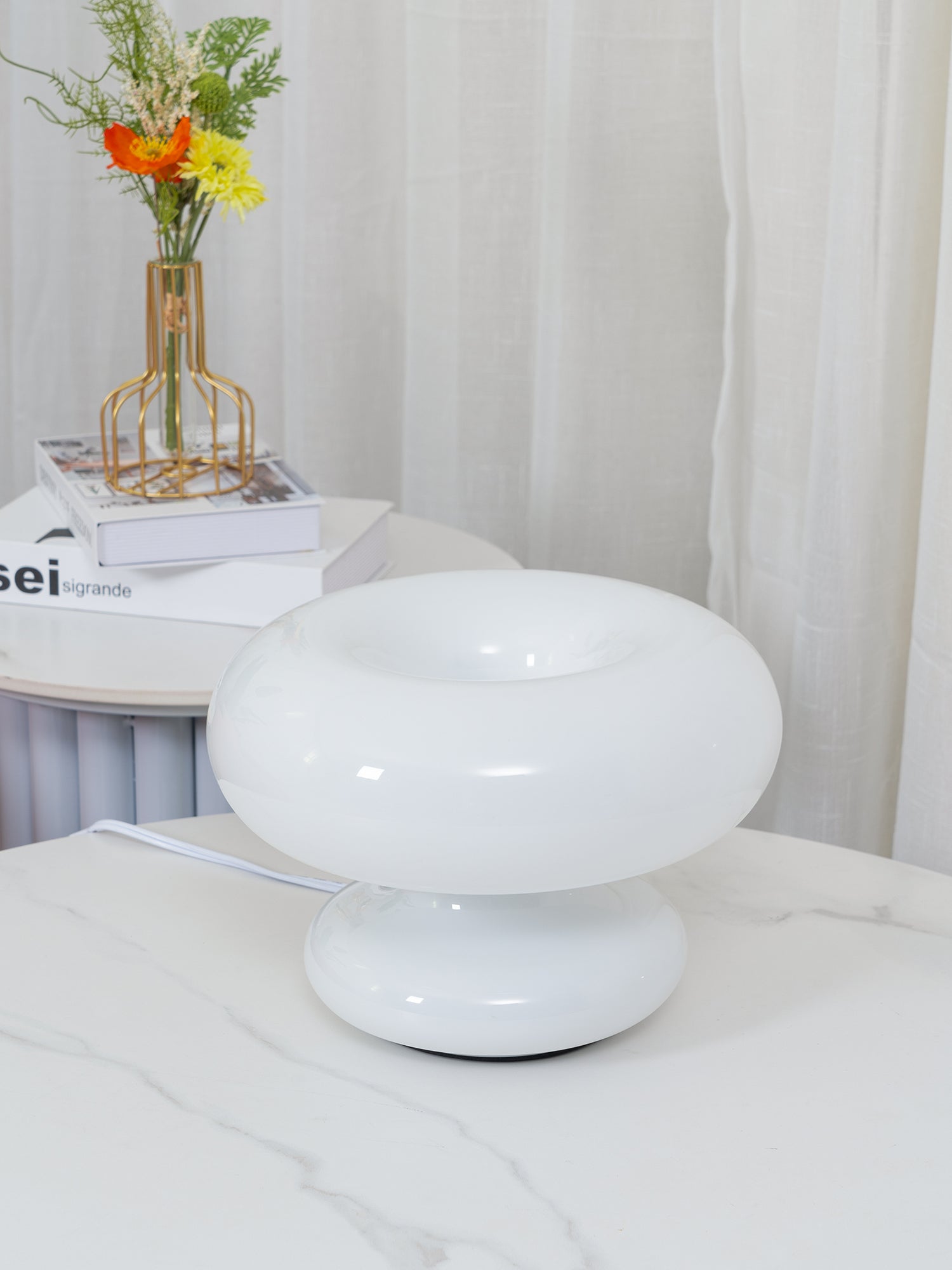 Lámpara de Mesa Moderna con Diseño en Forma de Donut - Vidrio Esmerilado y Estructura Redonda 8