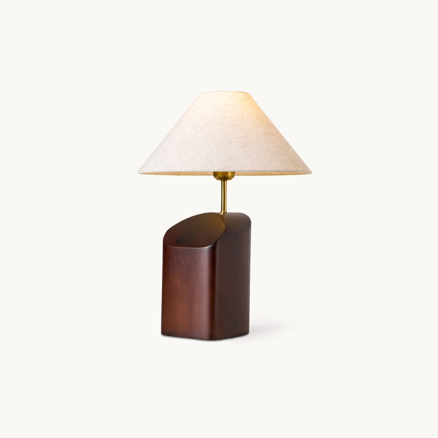 Lámpara de Mesa Moderna de Madera de Nogal con Pantalla de Tela Blanca – Diseño Escultural 1