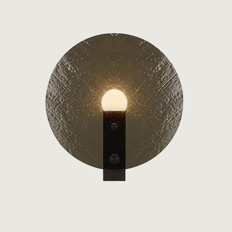 Lámpara de Mesa Nebulae con Pantalla de Vidrio Ahumado y Cuerpo Metálico en Oro y Negro 0