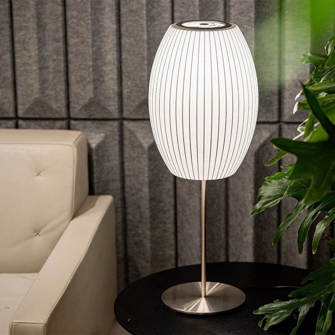 Lámpara de Mesa Nelson con Pantalla Elegante y Base de Acero – Diseño Clásico 2
