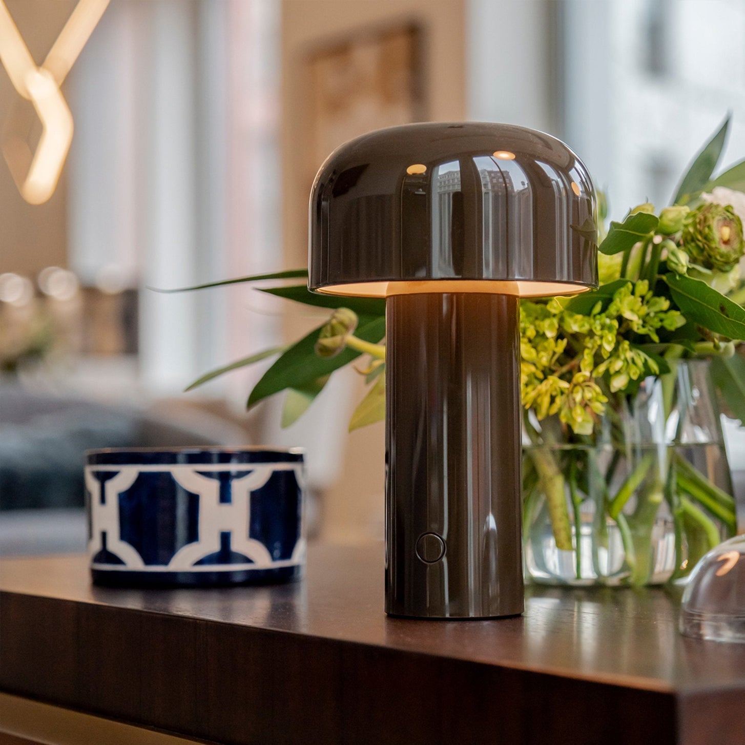 Lámpara de Mesa Portátil LED Recargable – Diseño Moderno y Dimmable 6