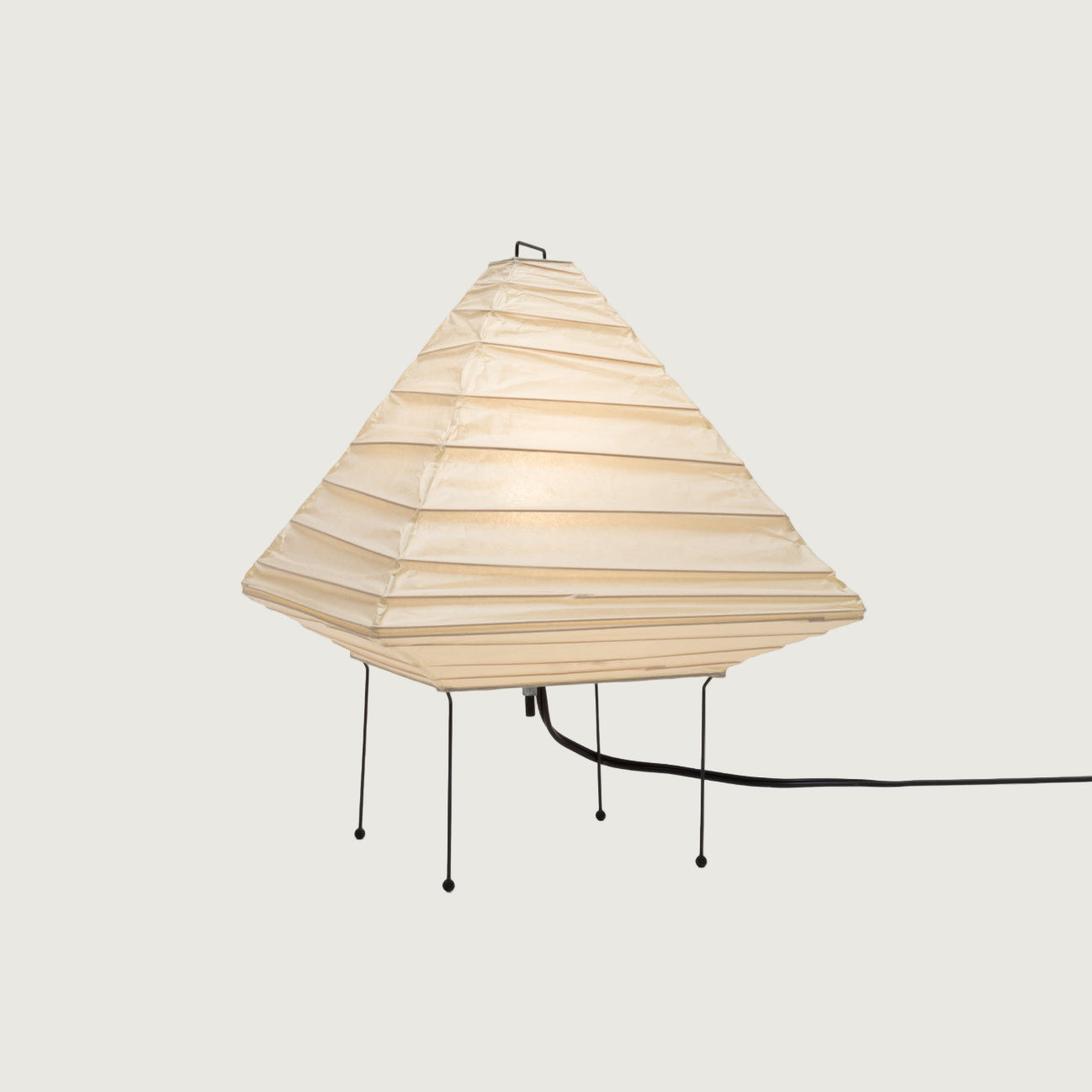 Lámpara de Mesa Pyramid 5X con Pantalla de Papel y Marco Negro – Diseño Minimalista 1