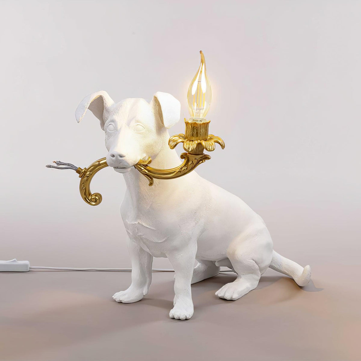 Rivol - Lámpara de Mesa con Diseño de Perro en Resina y Metal - Color Blanco y Dorado - Ideal para Mesitas de Noche