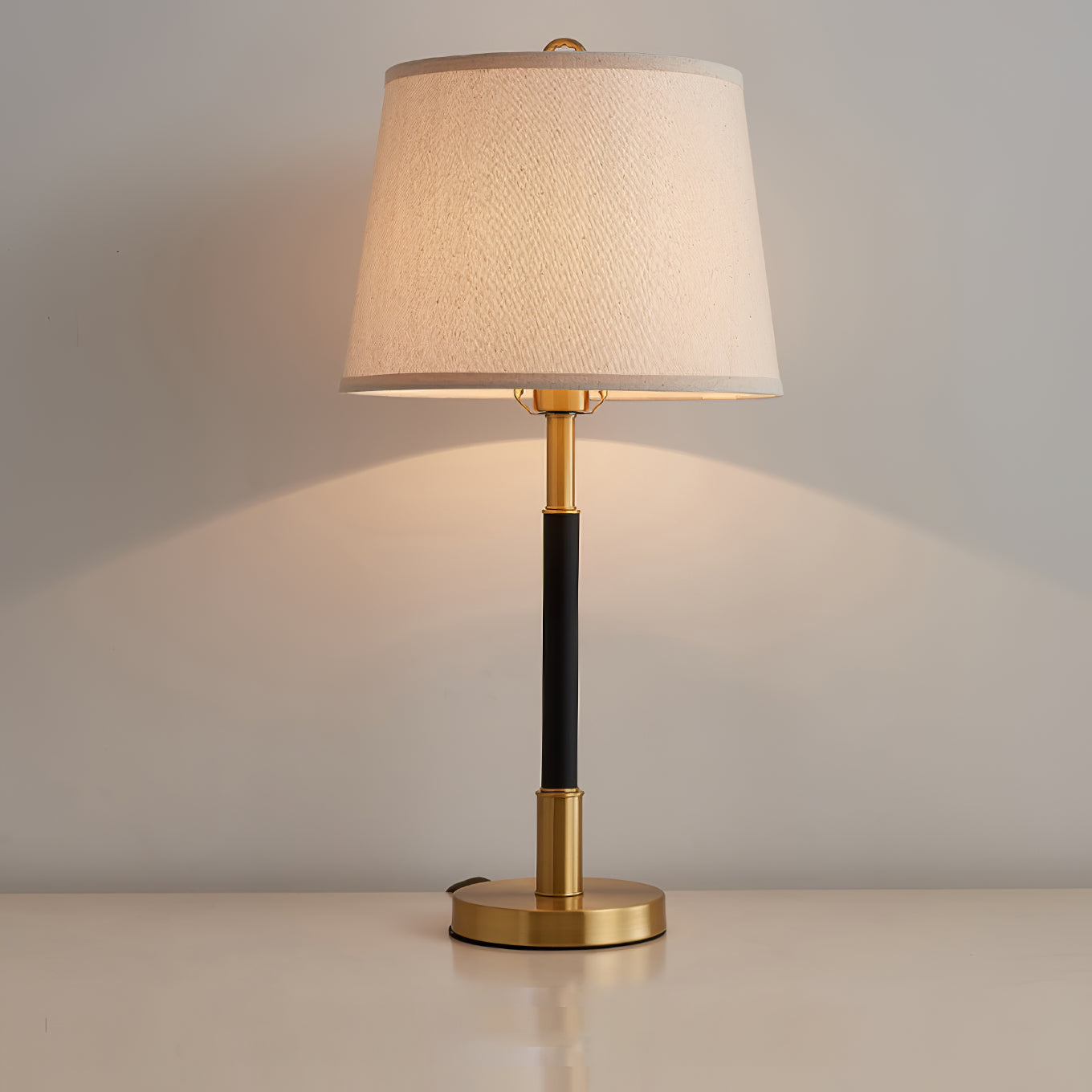Lámpara de Mesa Sante de Cobre con Pantalla de Tela – Diseño Industrial Moderno 0