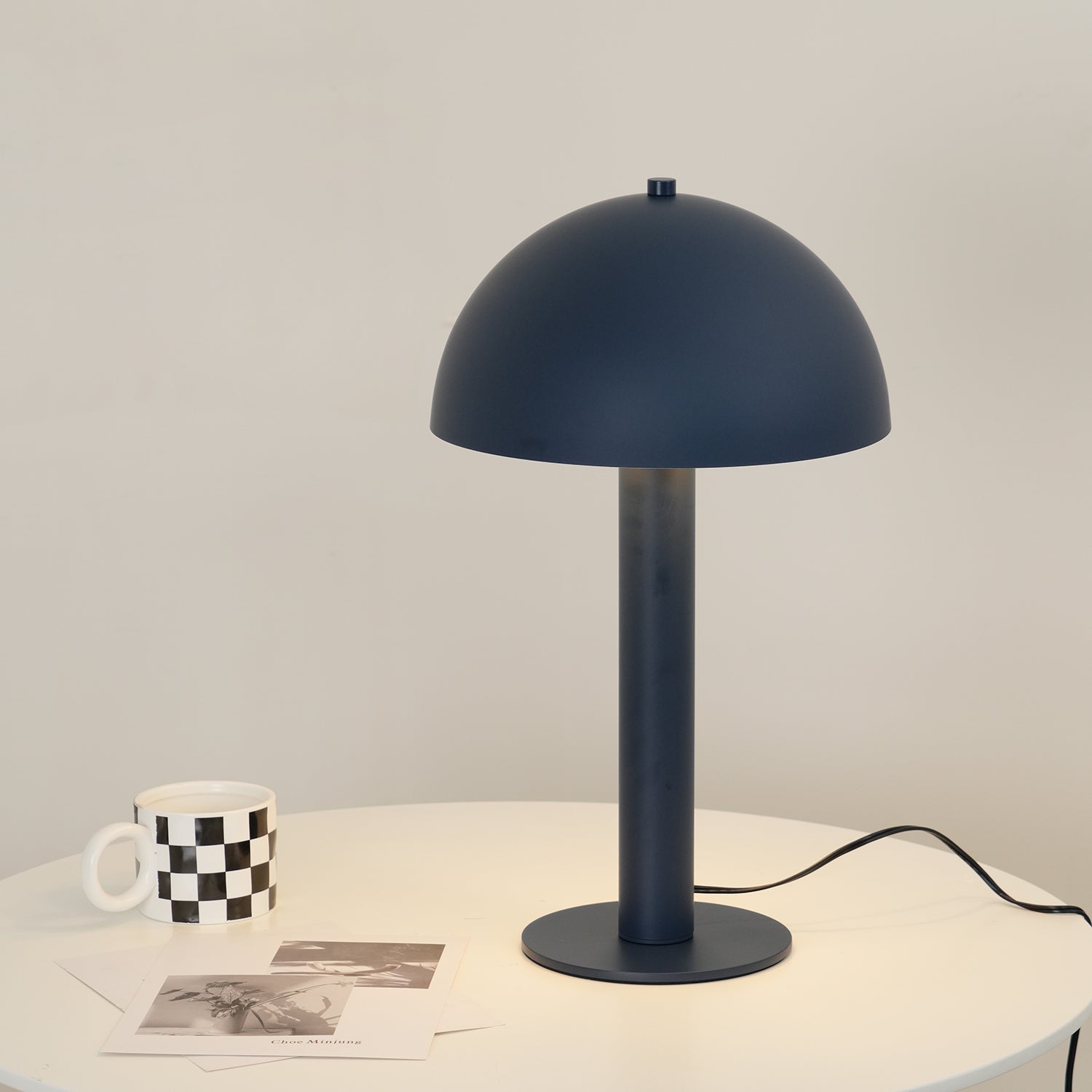 Lámpara de Mesa Sidnie con Diseño de Hongo – Cuerpo Metálico en Blanco, Azul y Cobre 0