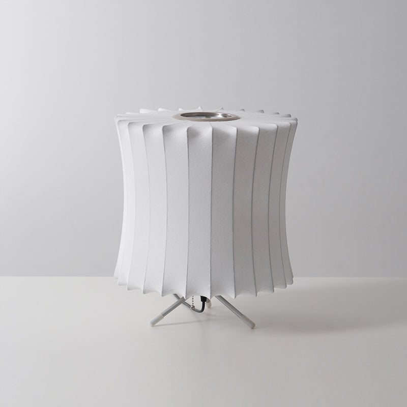 Lámpara de Mesa Tripode con Pantalla Blanca y Base de Acero – Disponible en Varios Tamaños 9