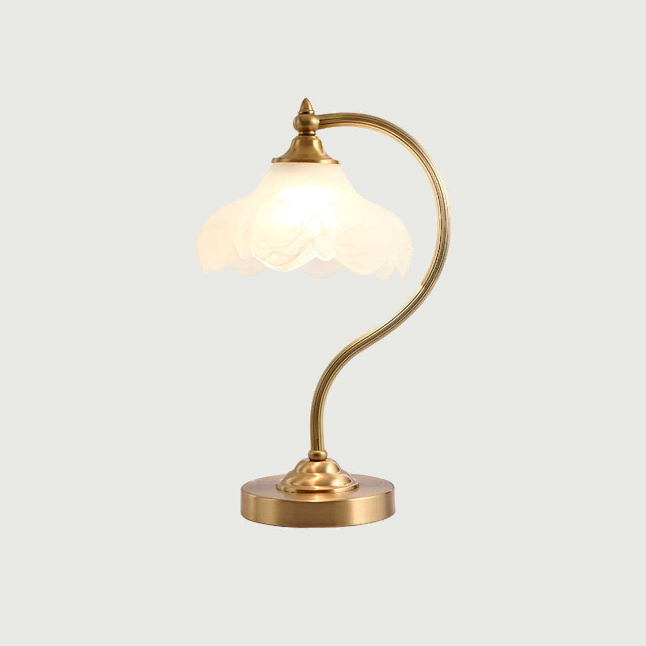 Lámpara de Mesa Vintage Magnolya con Pantalla de Vidrio y Acabado en Latón Dorado - Ideal para Mesita de Noche y Oficina 0