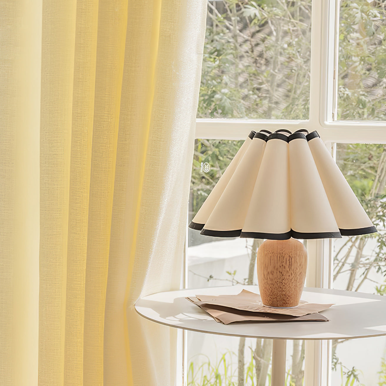 Lámpara de Mesa Vintage con Pantalla Acanalada y Base de Madera – Iluminación Elegante para el Hogar 4