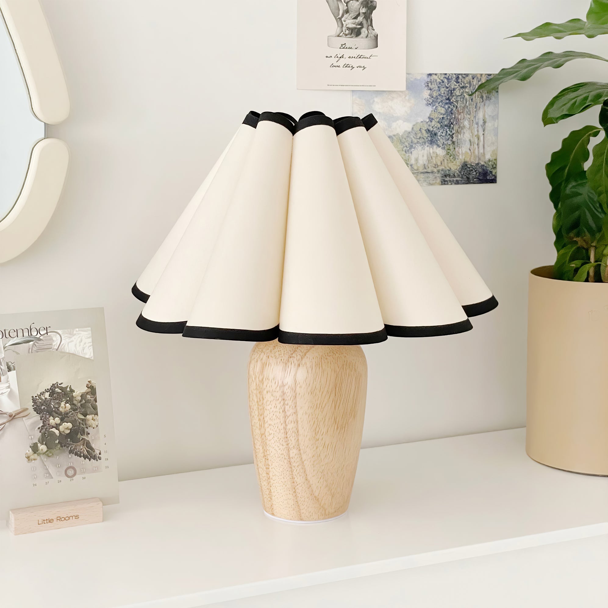 Lámpara de Mesa Vintage con Pantalla Acanalada y Base de Madera – Iluminación Elegante para el Hogar 5