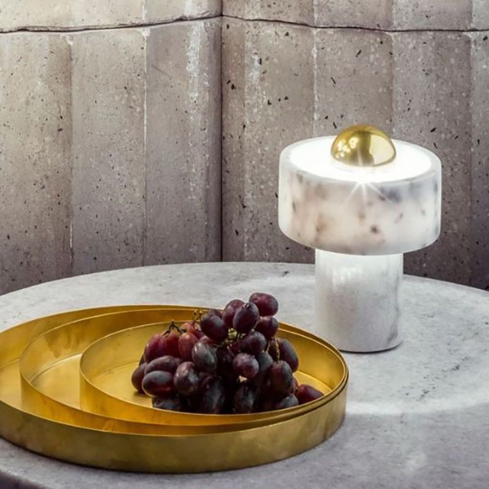 Lámpara de Mesa de Mármol Blanco con Pantalla Dorada – Estilo Moderno y Diseño Único 6
