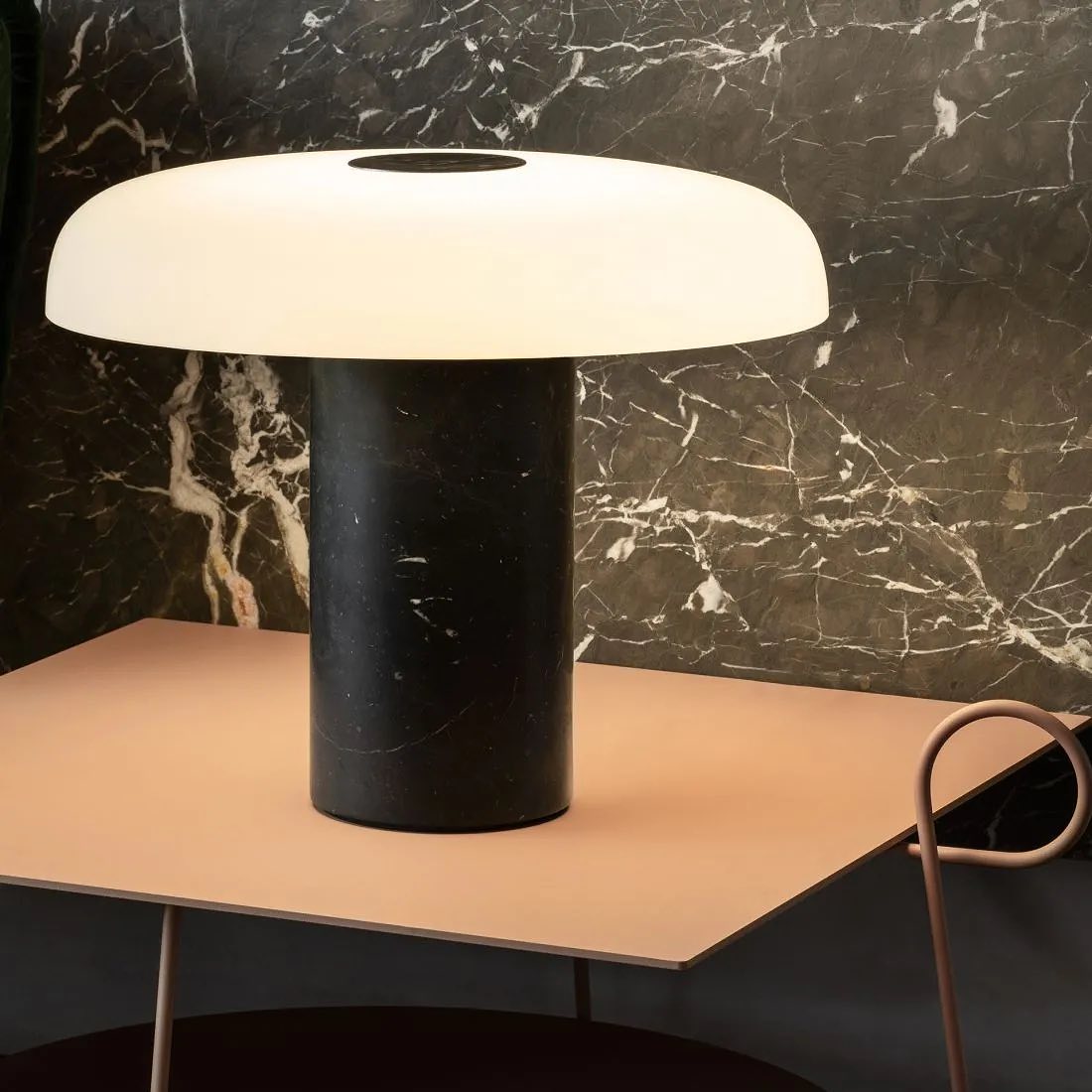 Lámpara de Mesa de Mármol y Vidrio – Diseño Elegante para Iluminación Interior 6