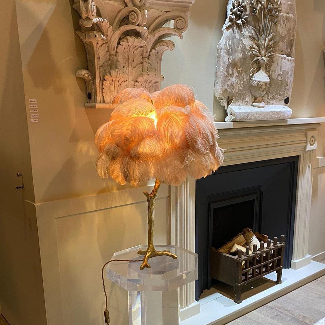 Lámpara de Mesa de Plumas de Avestruz con Base de Latón – Decoración Elegante para el Hogar 2