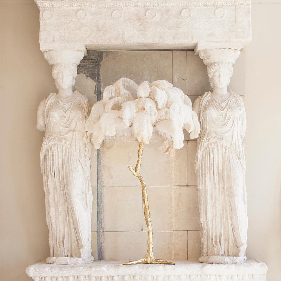 Lámpara de Mesa de Plumas de Avestruz con Base de Latón – Decoración Elegante para el Hogar 3