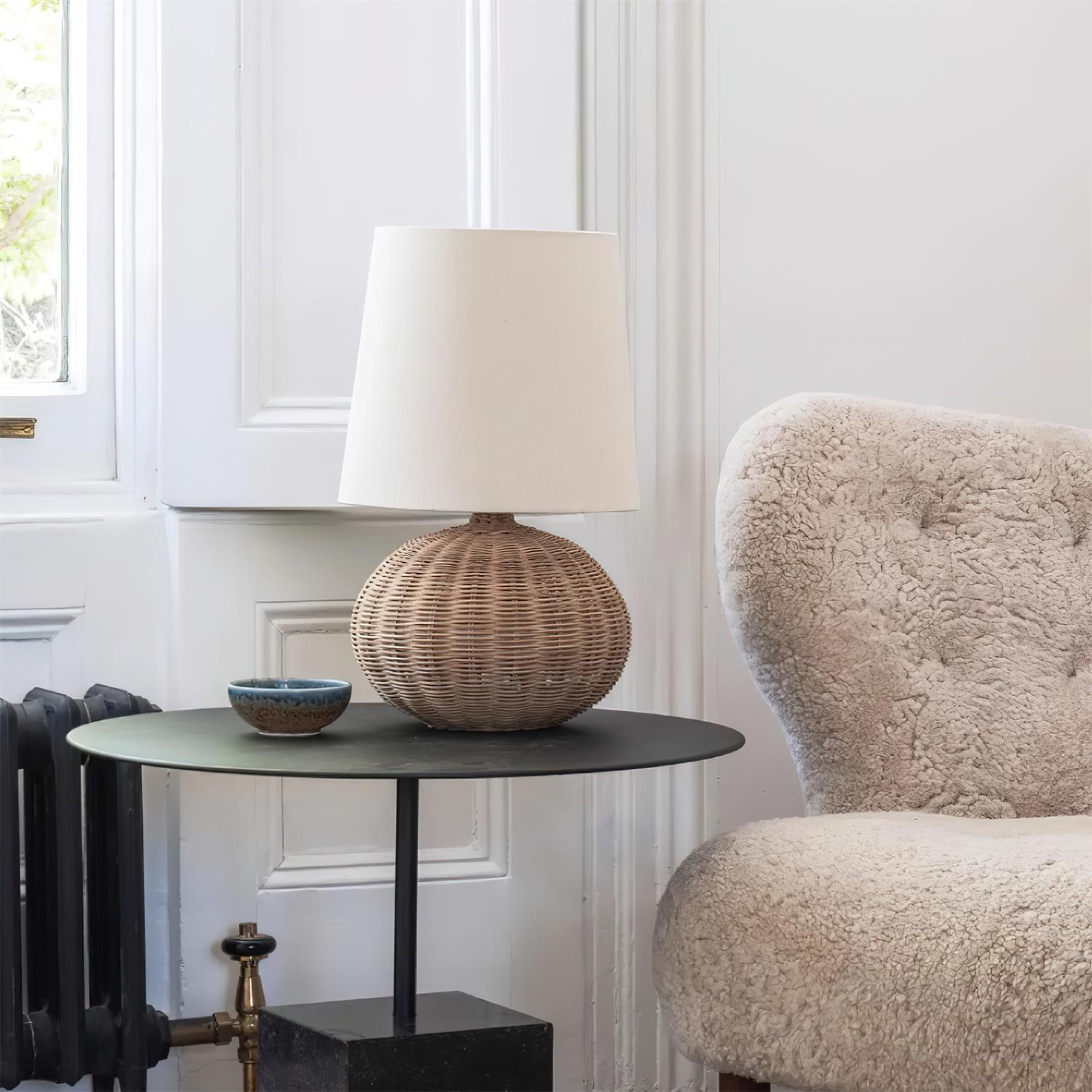 Lámpara de Mesa de Ratán Natural con Pantalla de Tela para Interiores - Diseño Moderno y Elegante 2