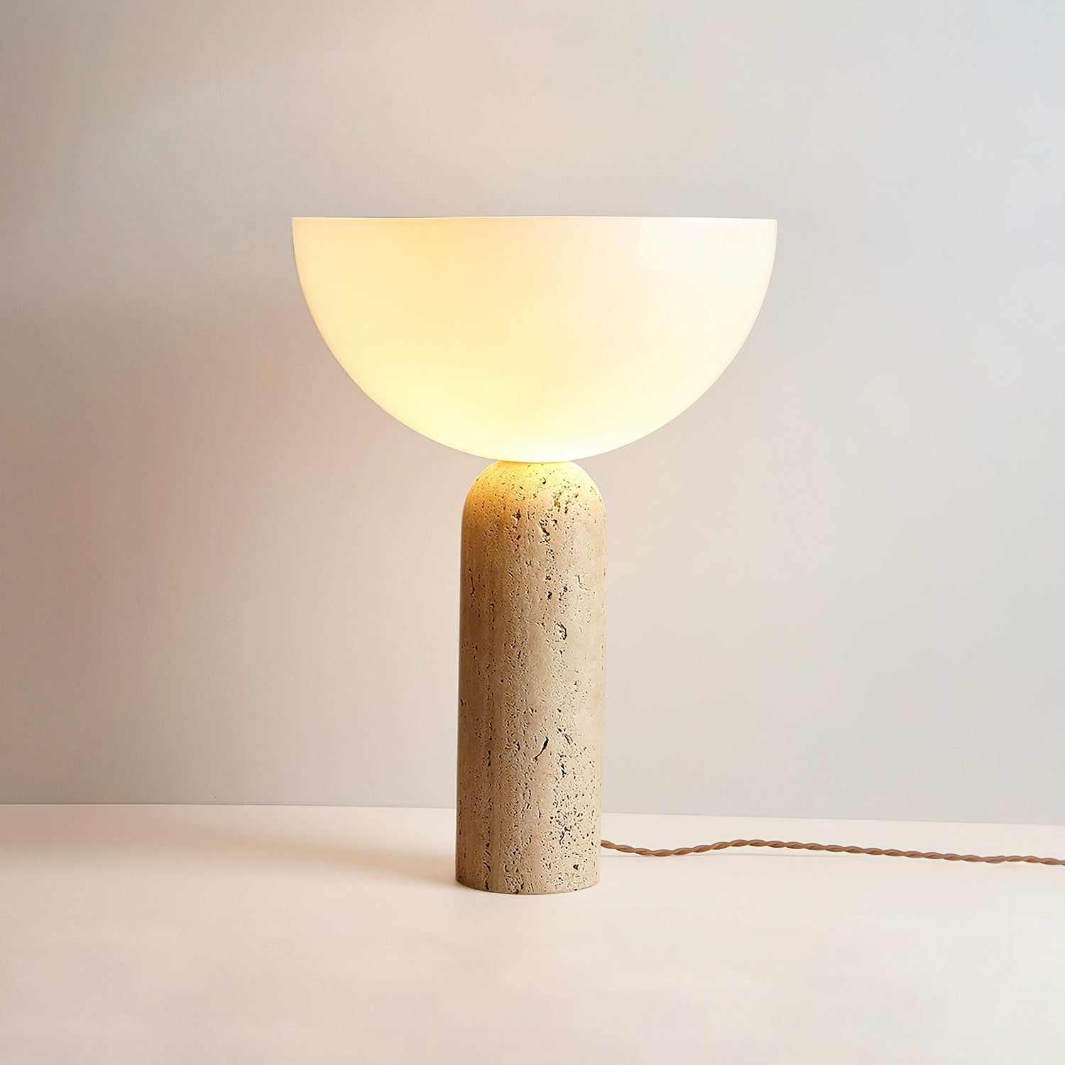Lámpara de Mesa de Travertino con Base Cilíndrica y Pantalla de Vidrio Blanco – Estilo Moderno para Iluminación Interior 0
