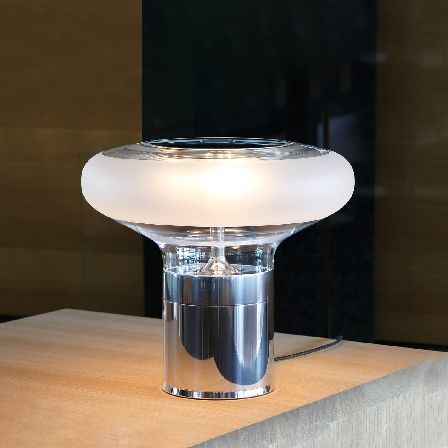 Lámpara de Mesa de Vidrio Soplado con Base Brillante y Tecnología LED – Tamaños 32cm y 45cm 2