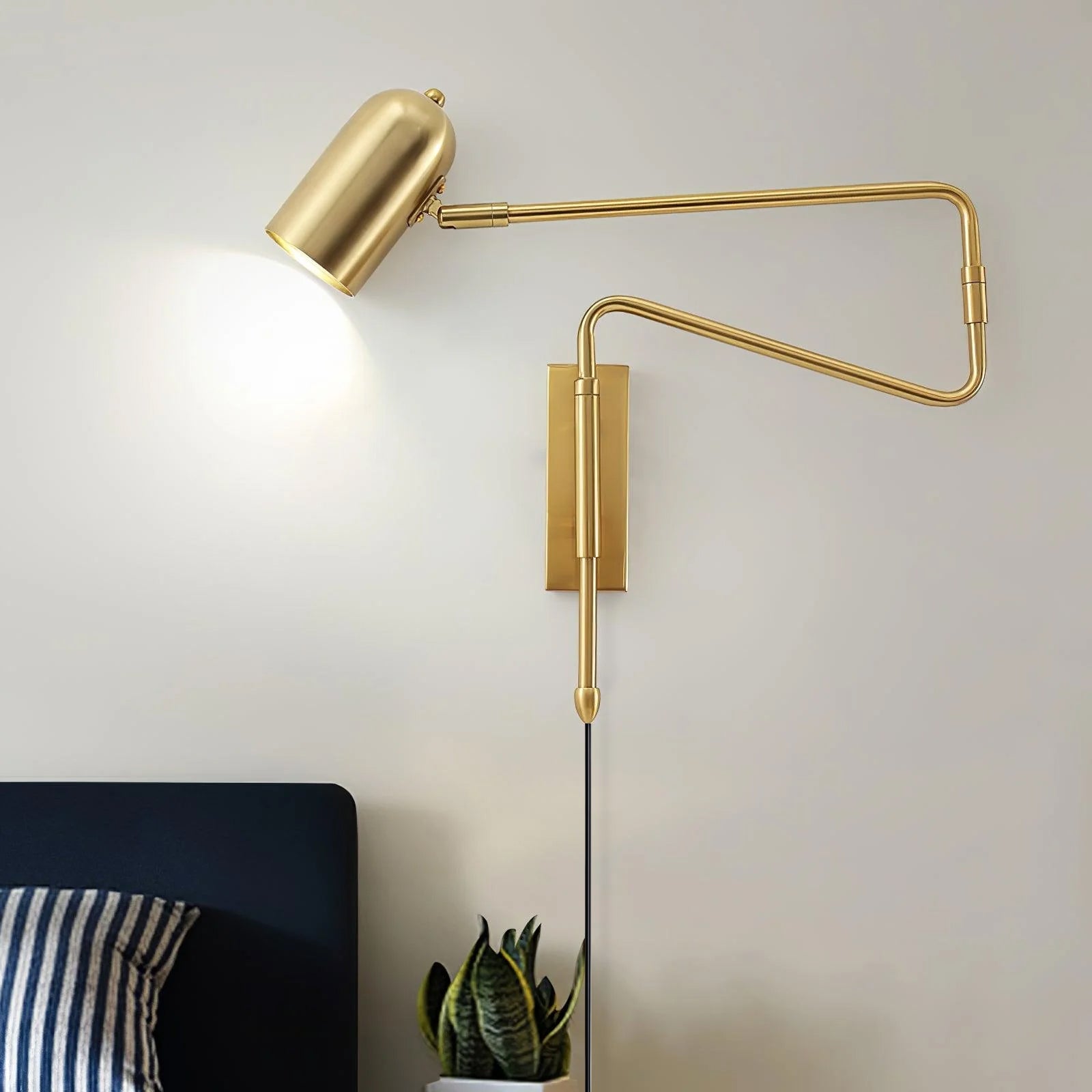 Lámpara de Pared Ajustable con Brazo Rotativo – Diseño Moderno en Negro y Dorado 3