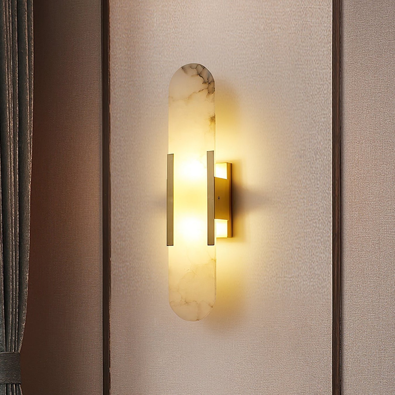Lámpara de Pared Alargada de Alabastro y Latón - Aplique Pared Moderno para Iluminación Elegante y Sofisticada 1