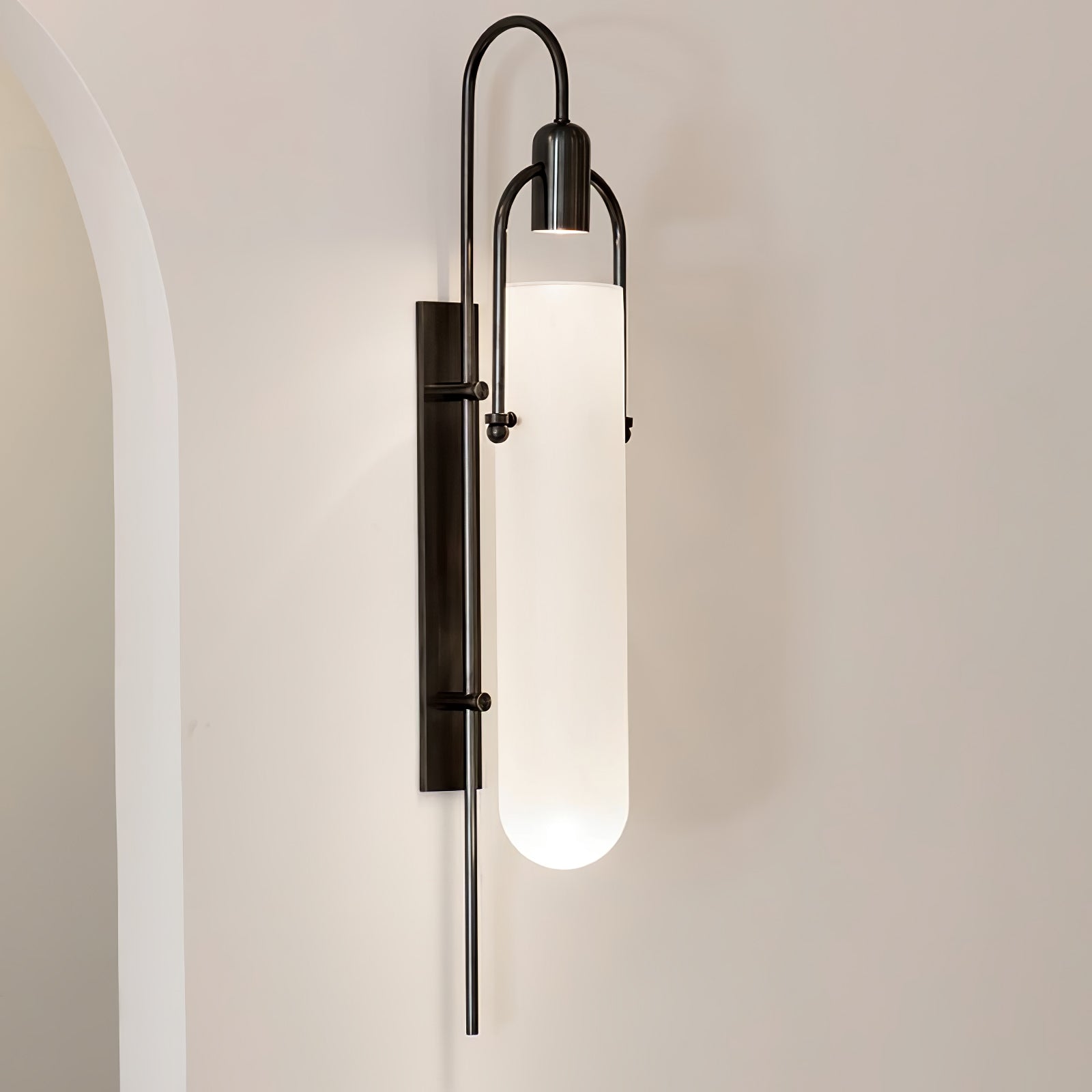 Lámpara de Pared Arc de Vidrio con Diseño Moderno y Acabado en Metal 5
