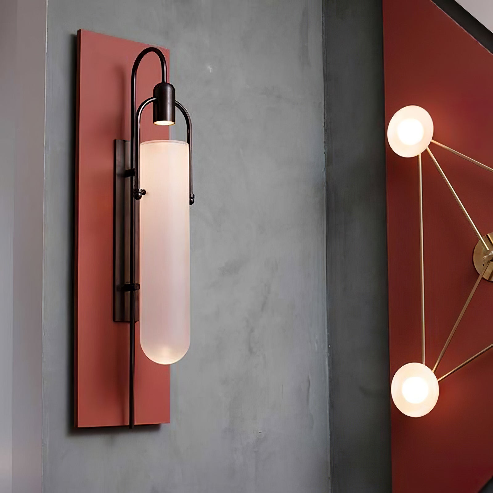 Lámpara de Pared Arc de Vidrio con Diseño Moderno y Acabado en Metal 6