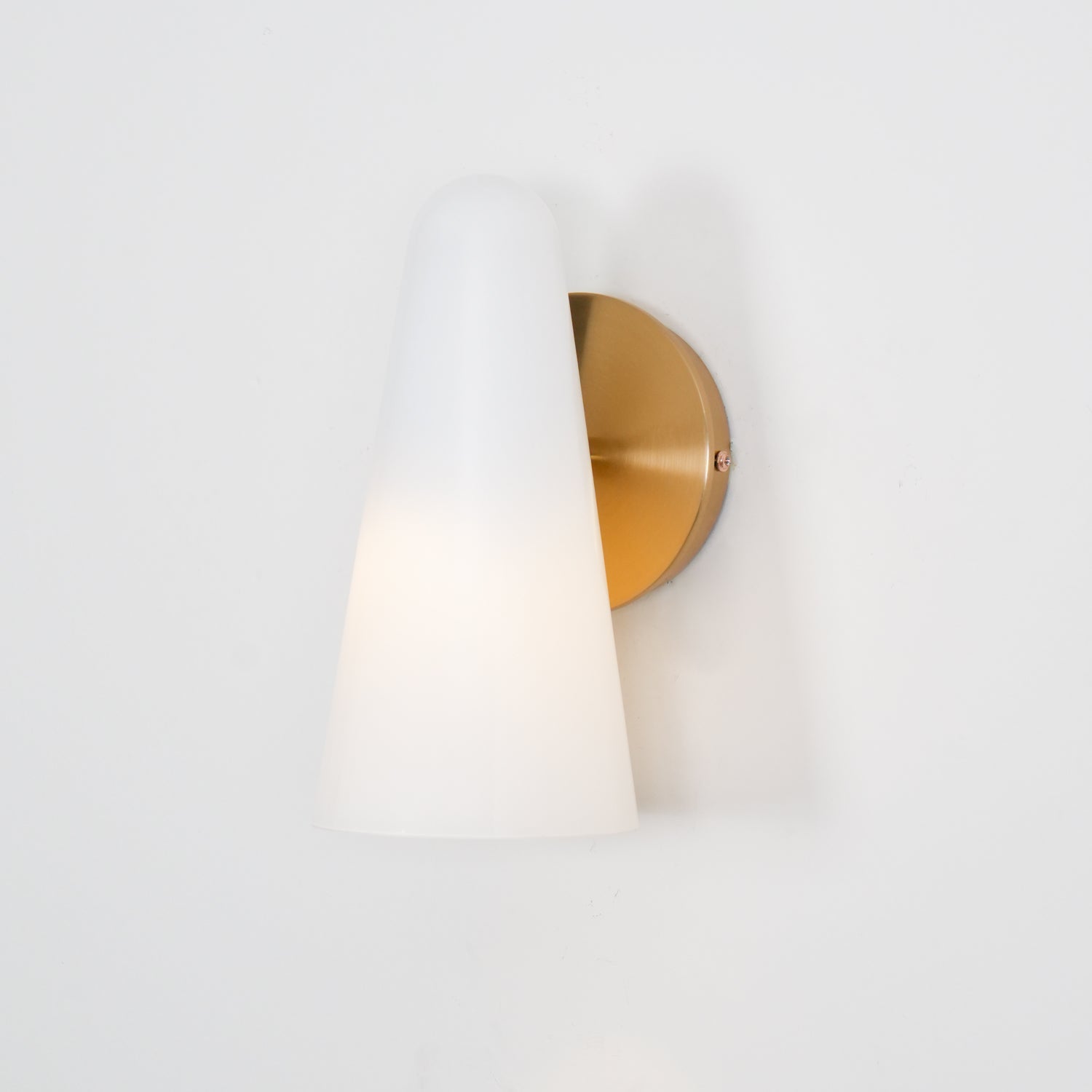 Lámpara de Pared Conical de Vidrio con LED Integrado – Elegante y Moderna 3