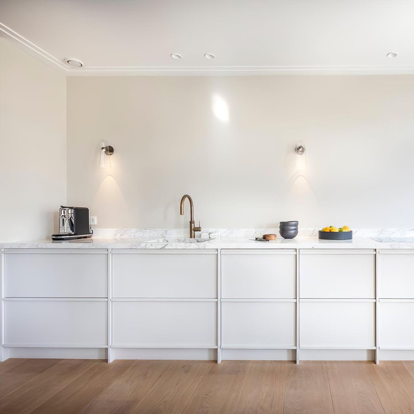 Lámpara de Pared Conical de Vidrio con LED Integrado – Elegante y Moderna 4
