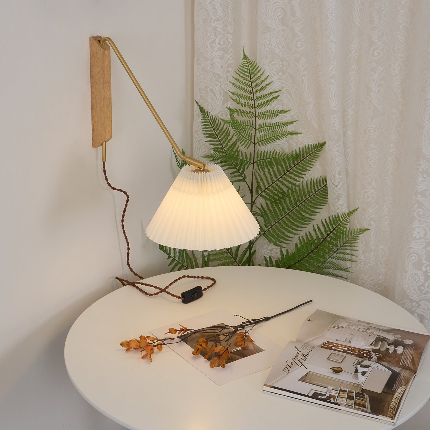 Lámpara de Pared Dorset con Brazo Ajustable y Acabado en Latón – Diseño Moderno y Elegante 3