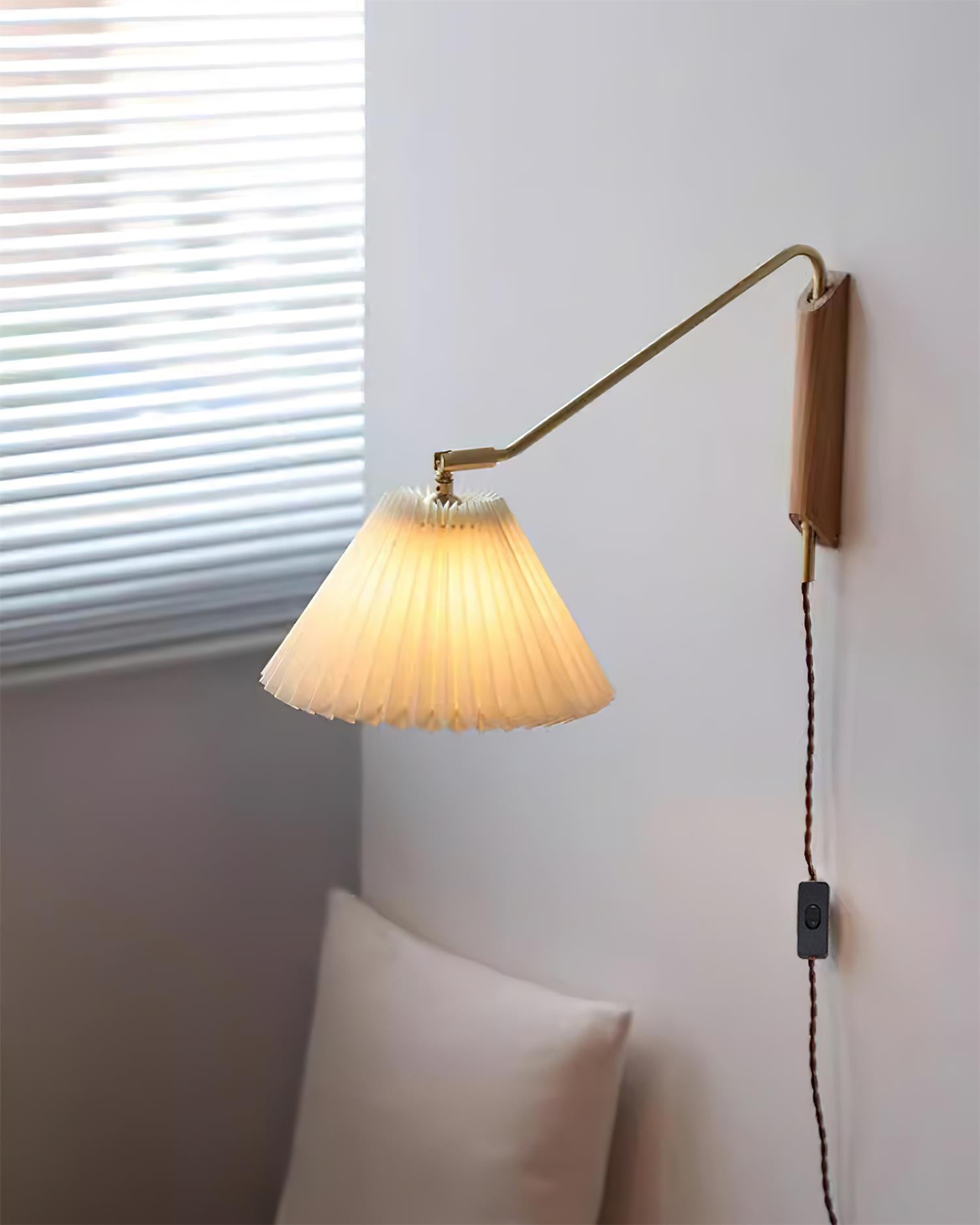 Lámpara de Pared Dorset con Brazo Ajustable y Acabado en Latón – Diseño Moderno y Elegante 6