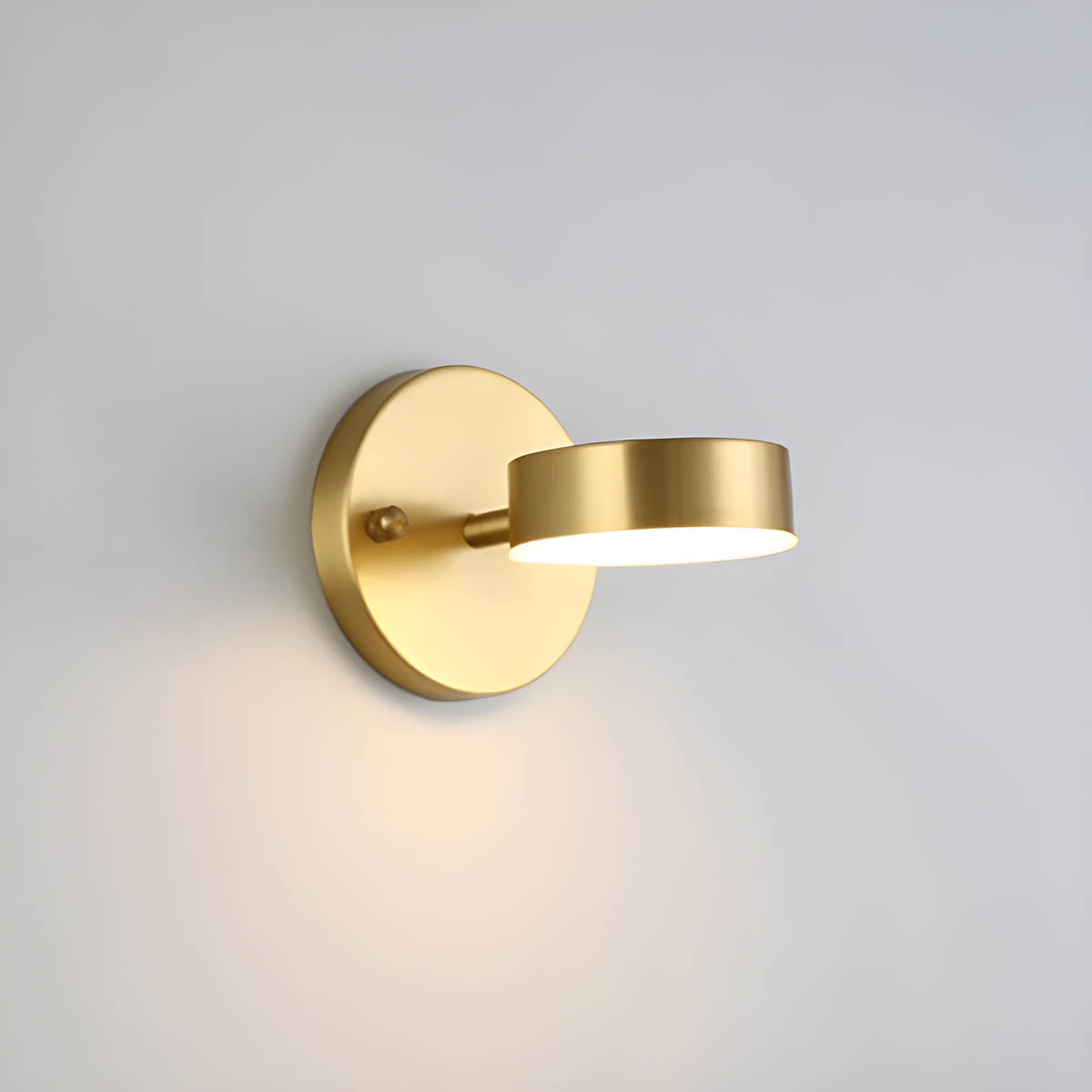 Lámpara de Pared LED Nórdica de Cobre con Diseño Elegante y Eficiencia Energética para Interiores Modernos 3
