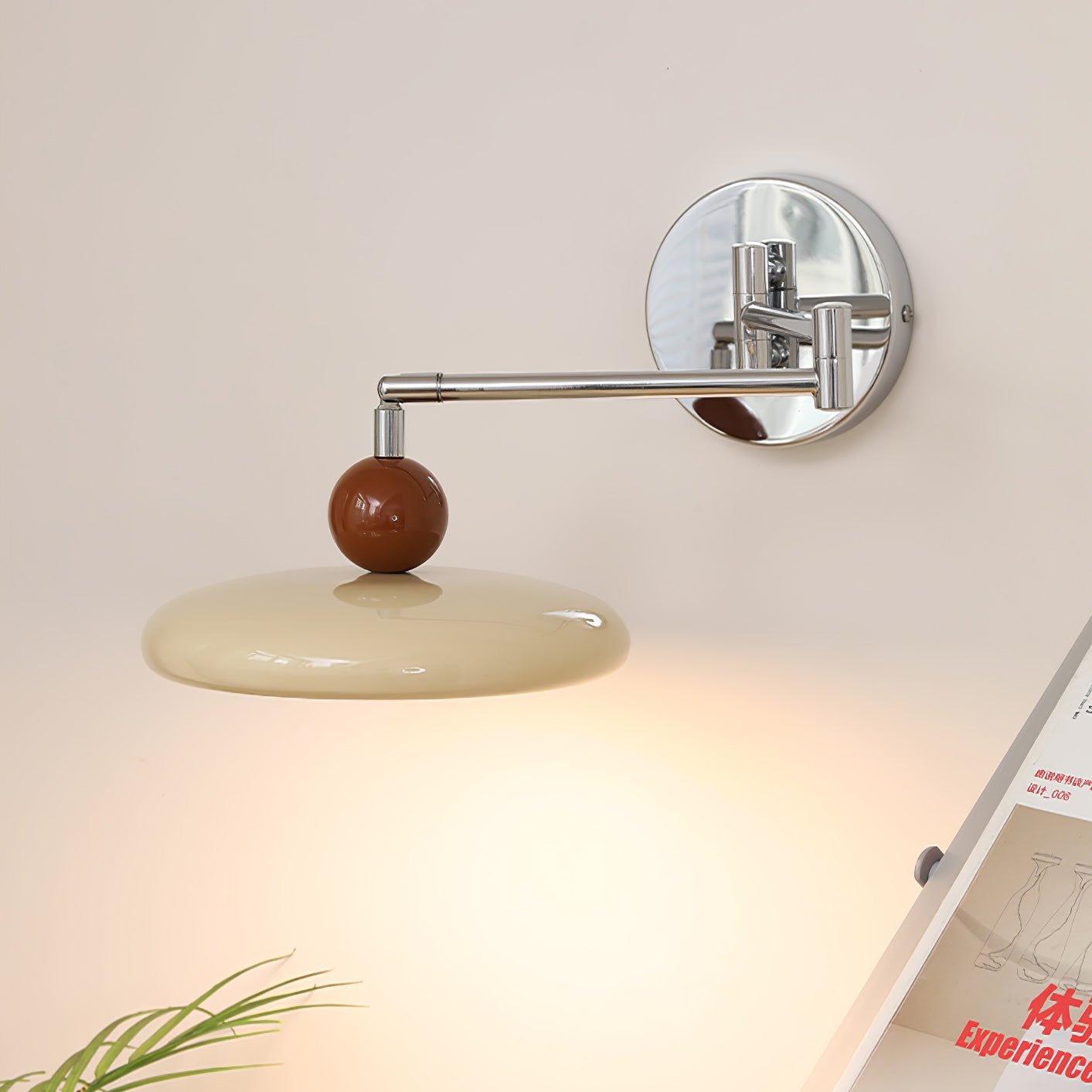 Lámpara de Pared LED con Brazo Ajustable de Metal y Acrílico, Diseño Moderno para Salones y Dormitorios 1