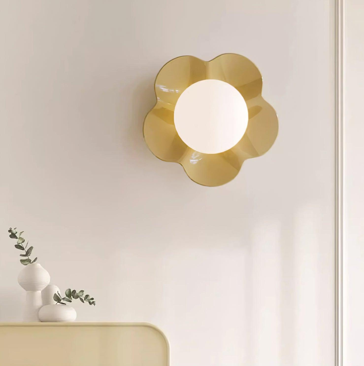 Lámpara de Pared La Fleur de Resina y Vidrio – Diseño Floral, Tamaño Compacto 6