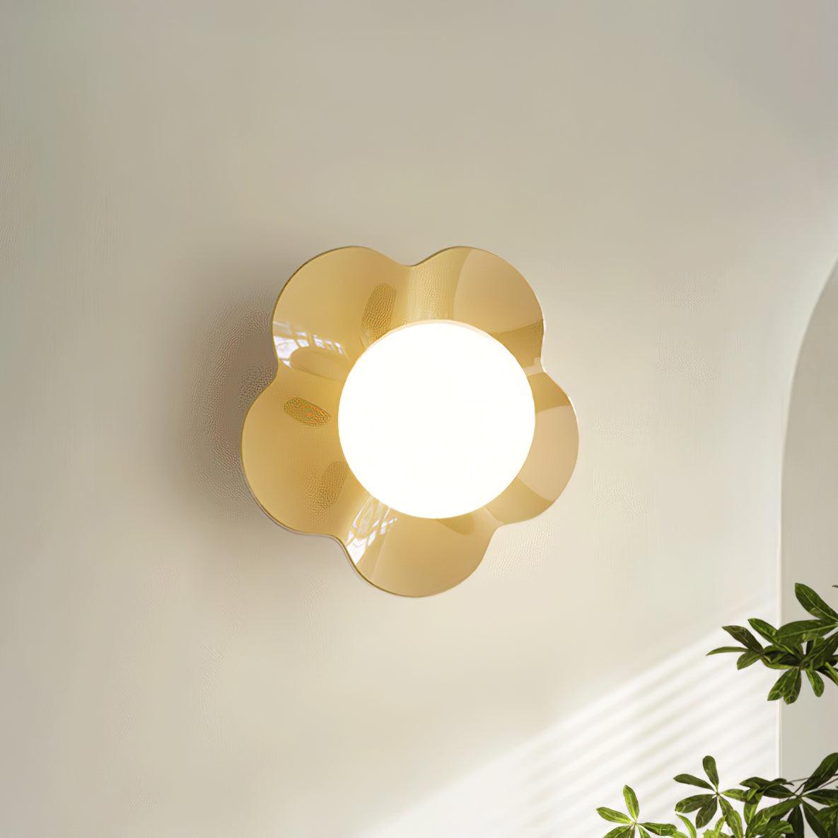 Lámpara de Pared La Fleur de Resina y Vidrio – Diseño Floral, Tamaño Compacto 7