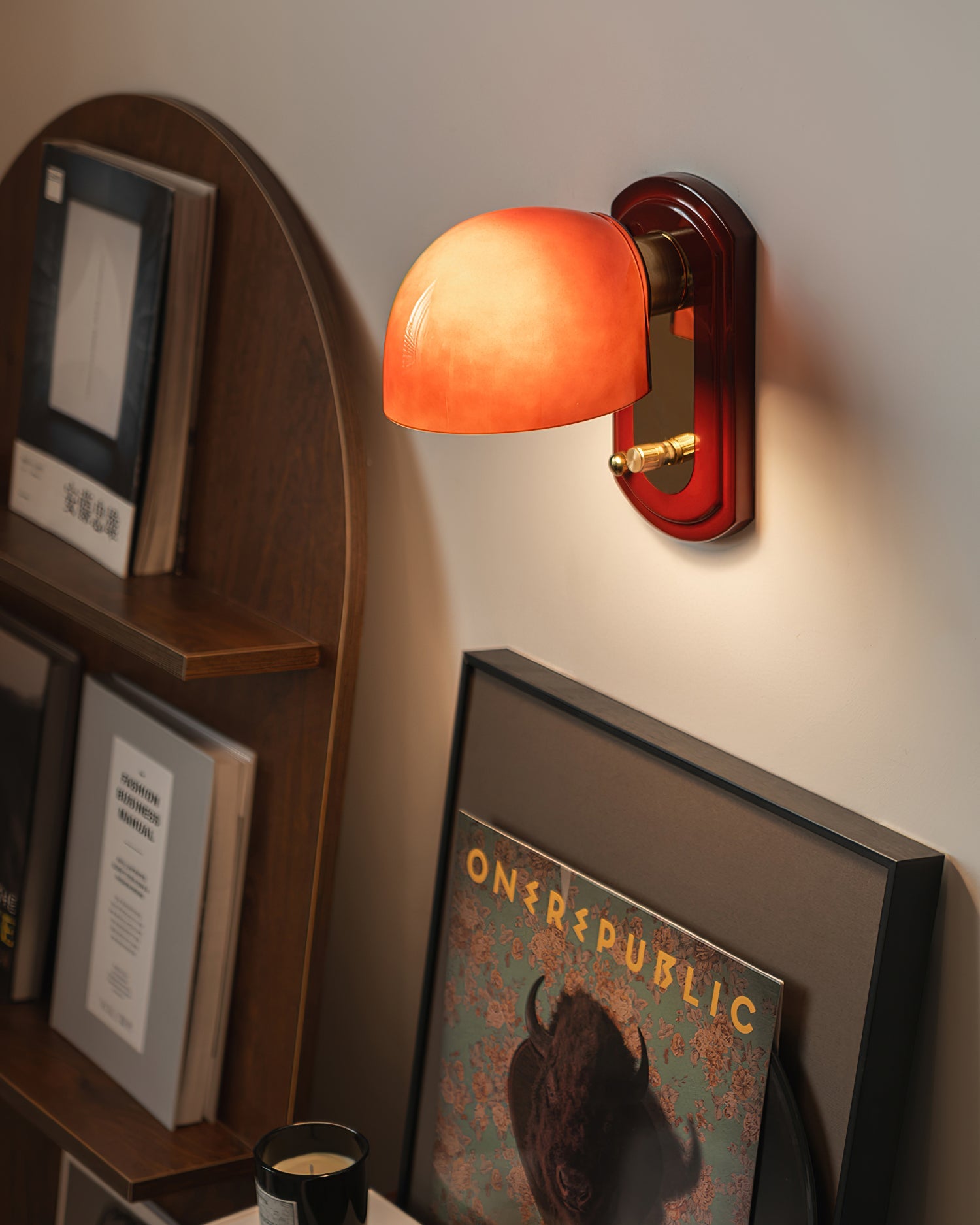 Lámpara de Pared Lolita con Pantalla en Cúpula y Acabado Brillante – Ideal para Ambientes Elegantes 3
