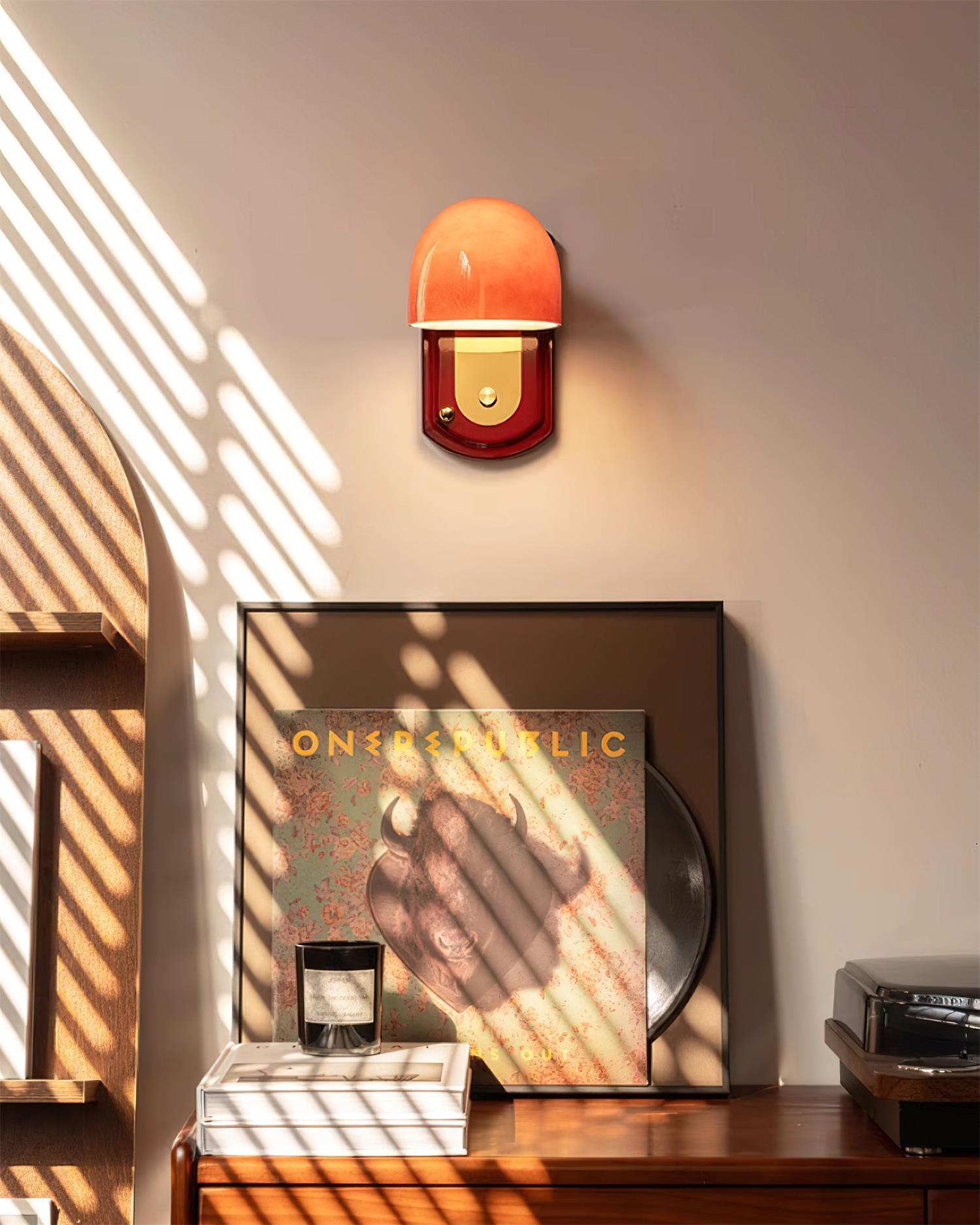 Lámpara de Pared Lolita con Pantalla en Cúpula y Acabado Brillante – Ideal para Ambientes Elegantes 6