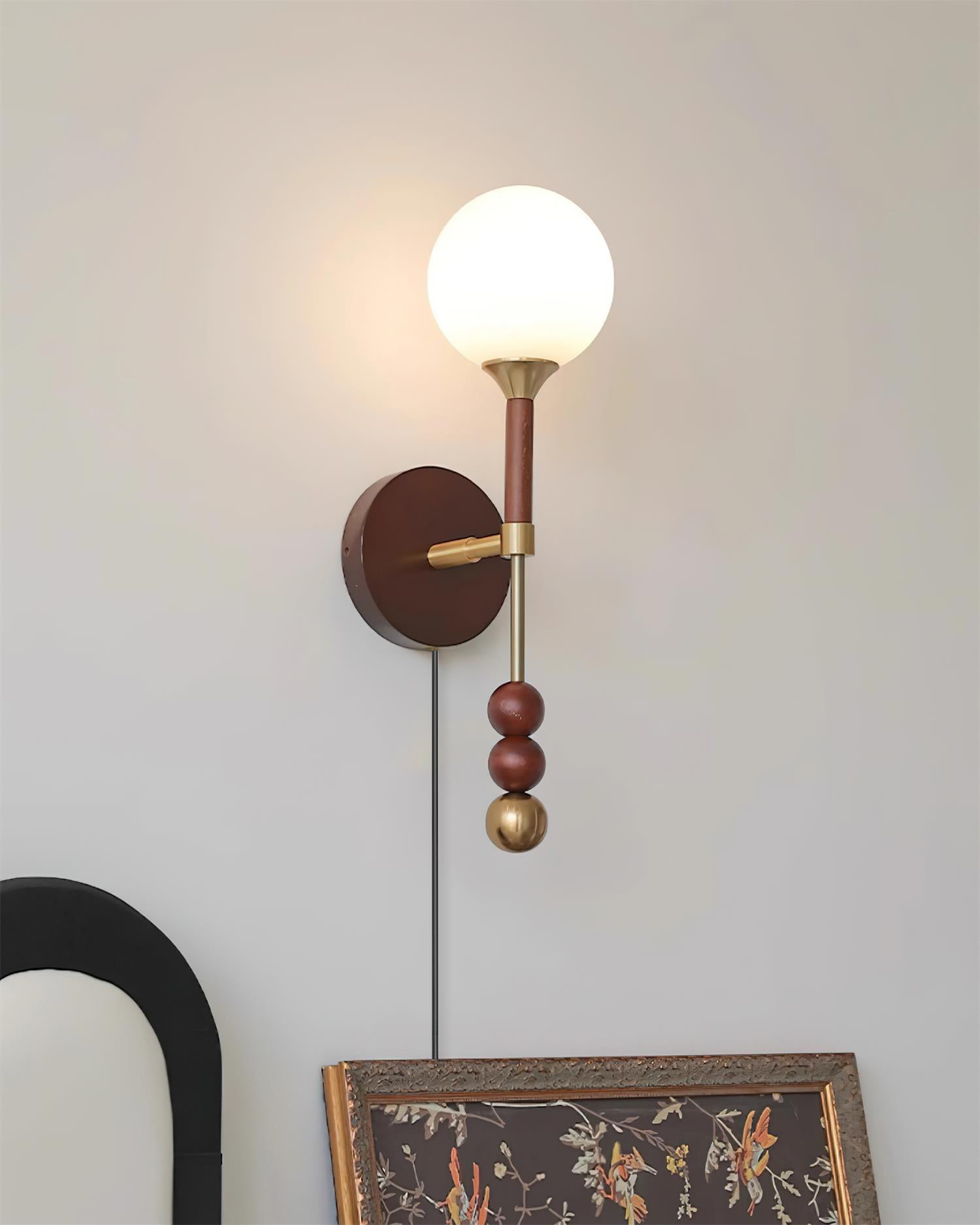 Lámpara de Pared Lolli con Diseño Escultural y Esfera de Vidrio Fosco – Ideal para Interiores Modernos 2