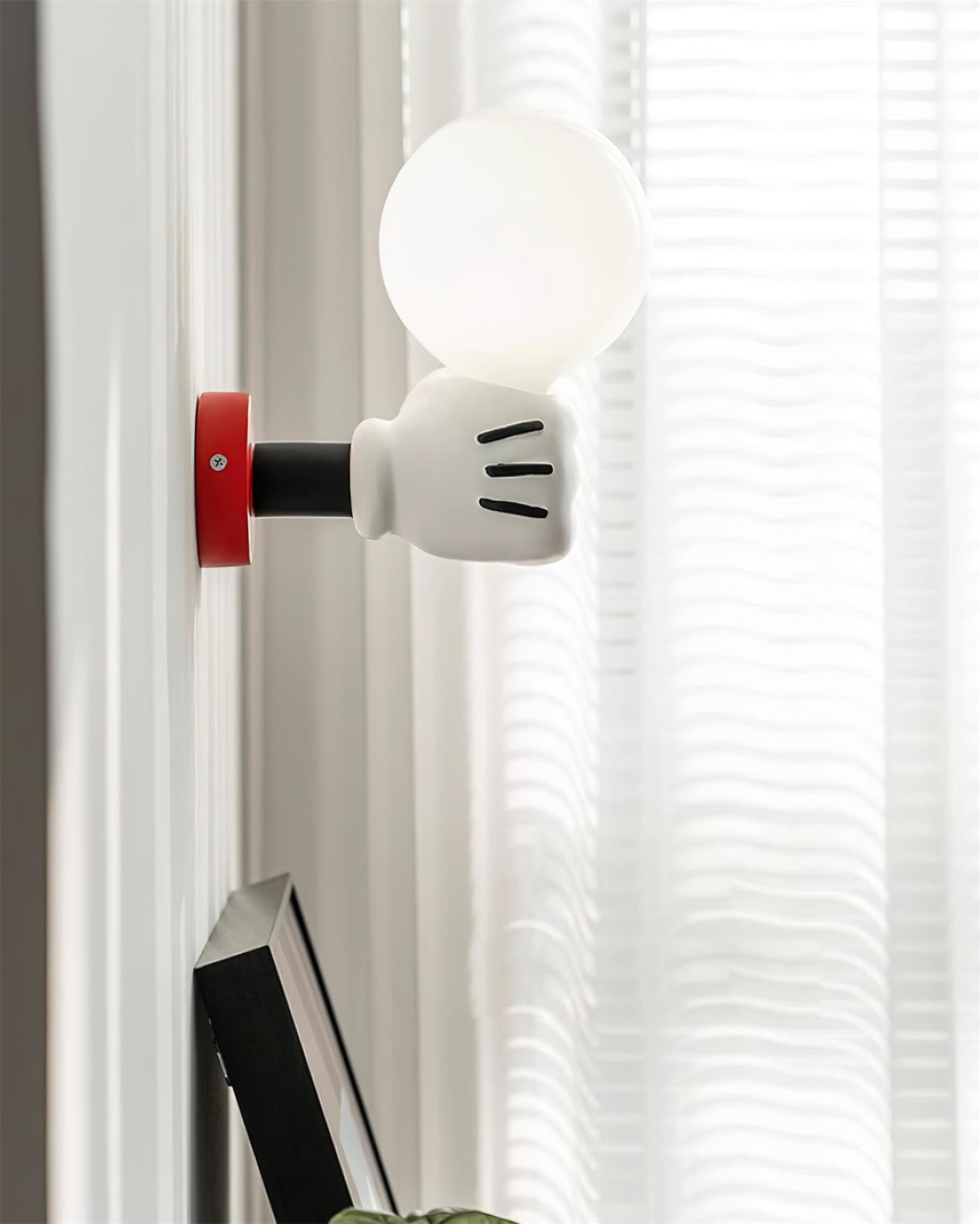 Lámpara de Pared Mickey con Diseño de Guante – Color Rojo y Blanco, Ideal para Habitaciones Infantiles 4
