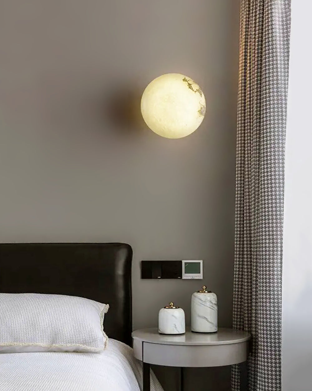 Lámpara de Pared Mini Orb de Alabastro con Diseño Elegante y Luz LED 3
